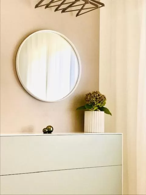 Photo of the whole room in S'O Suites Tropea