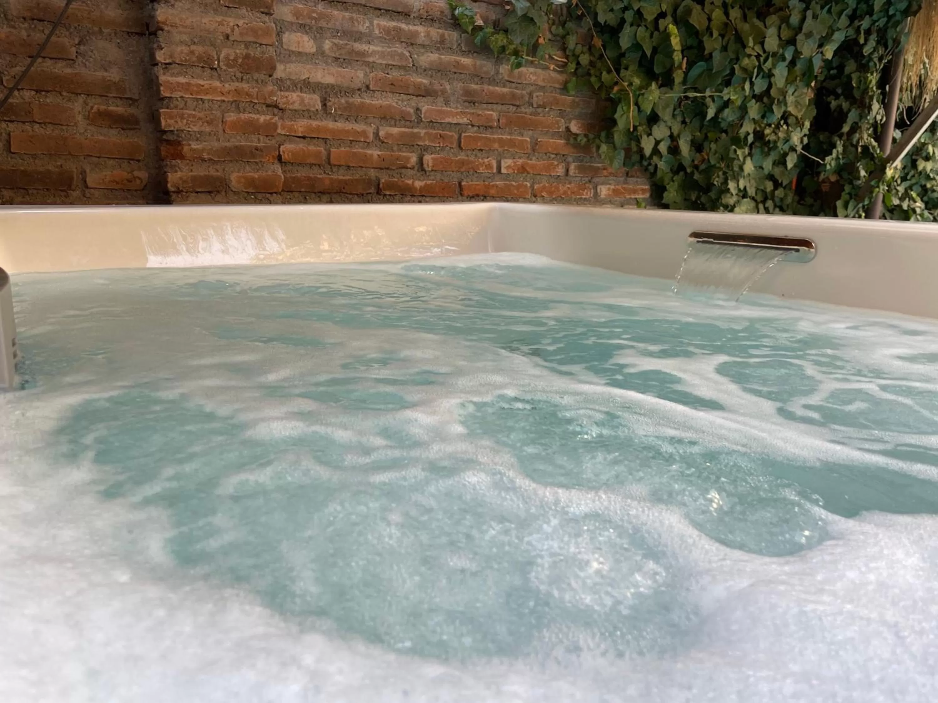 Hot Tub in Verde Madera Hostel B&B