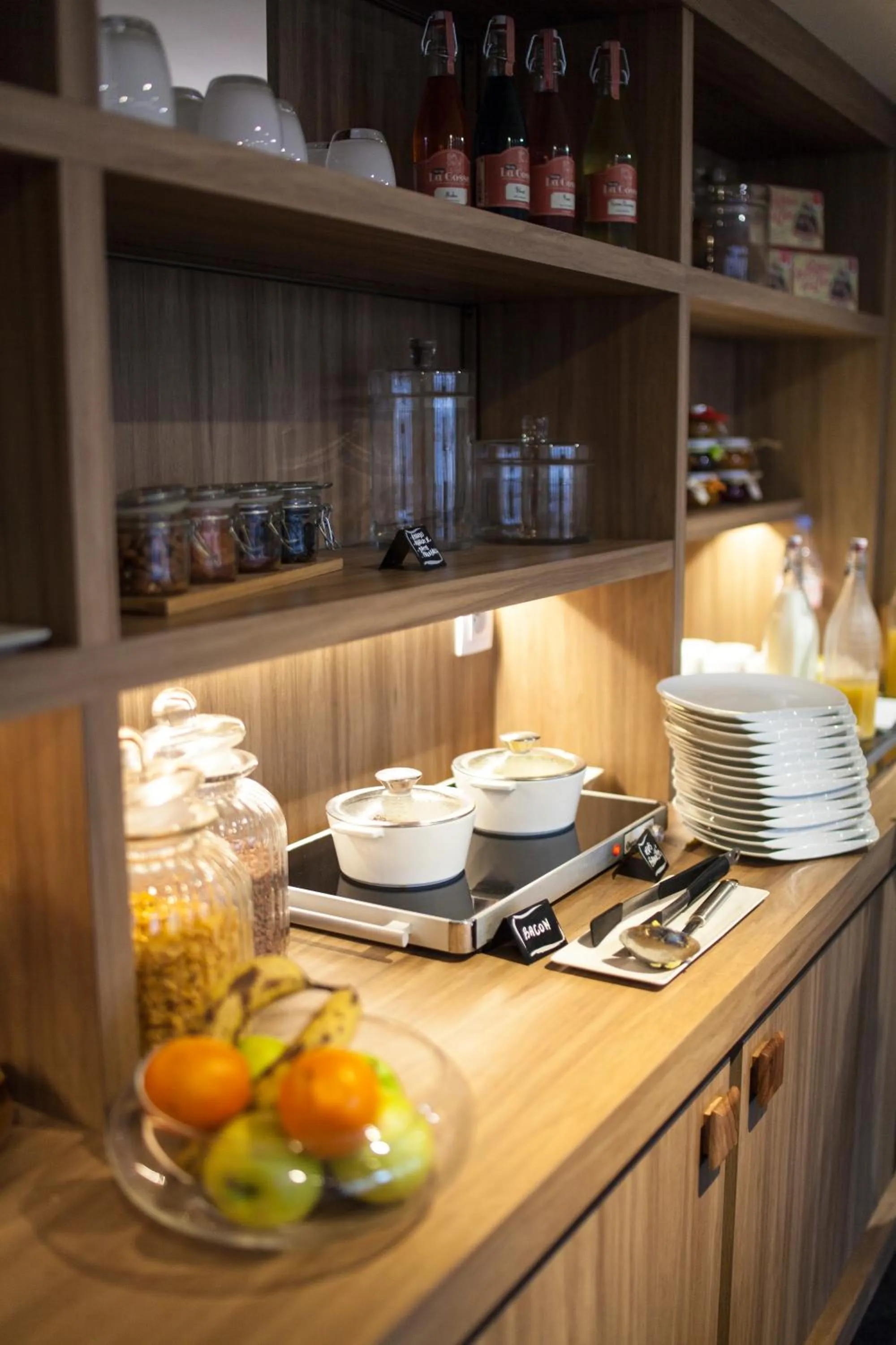 Buffet breakfast in Hotel Kanaï