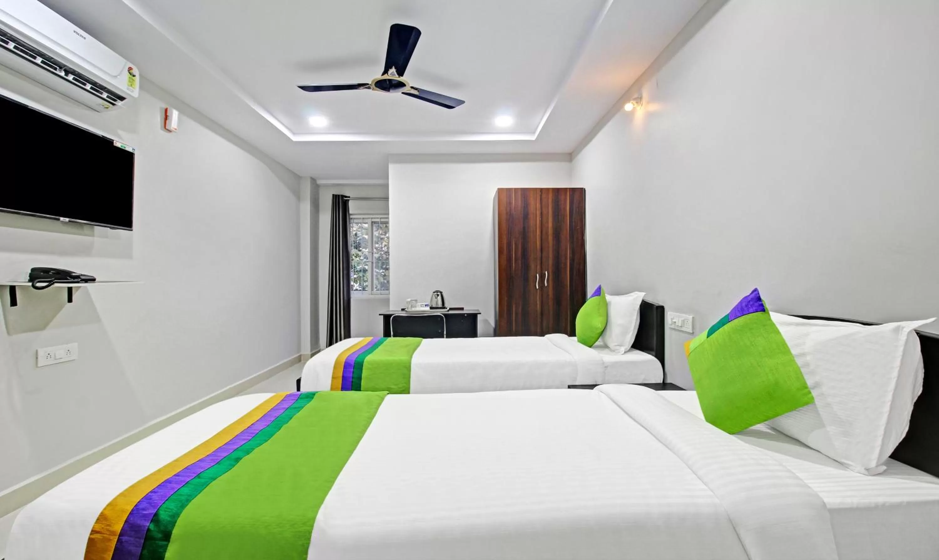 Bedroom, Bed in Itsy Hotels Sunrise Grand, Hitech City