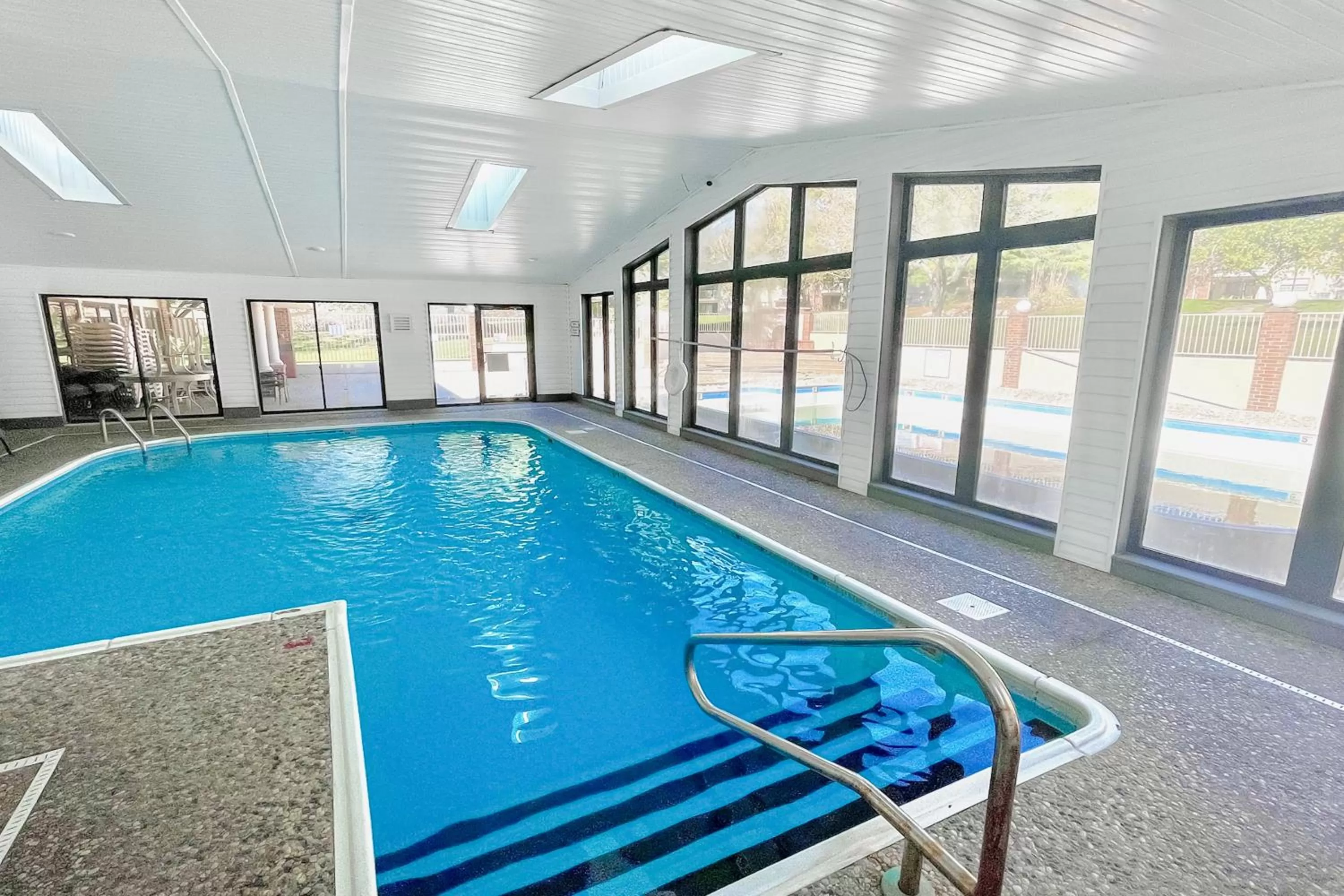 Swimming Pool in Thousand Hills - The Knollwood At Foothills