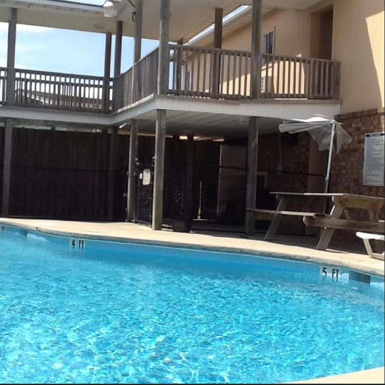Swimming Pool in Sandpiper Motel