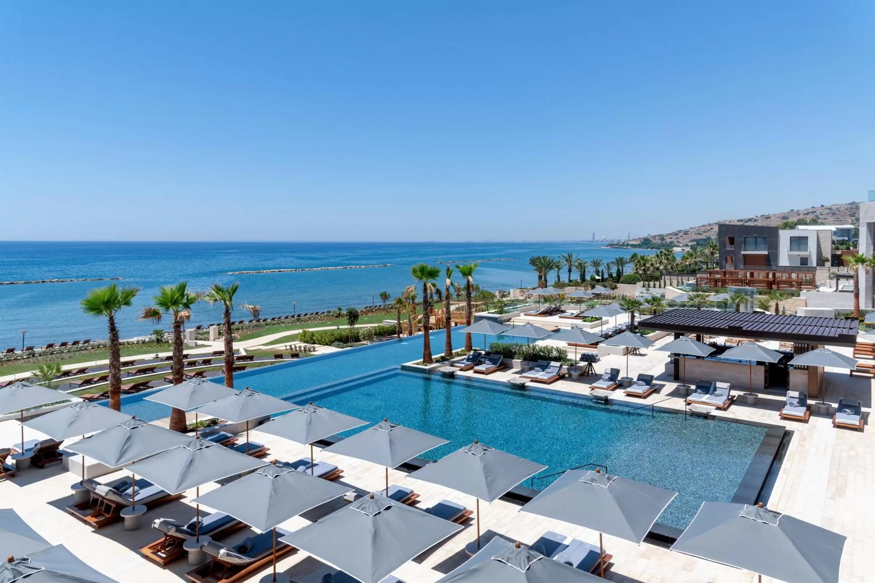 Pool view in Amara - Sea Your Only View™