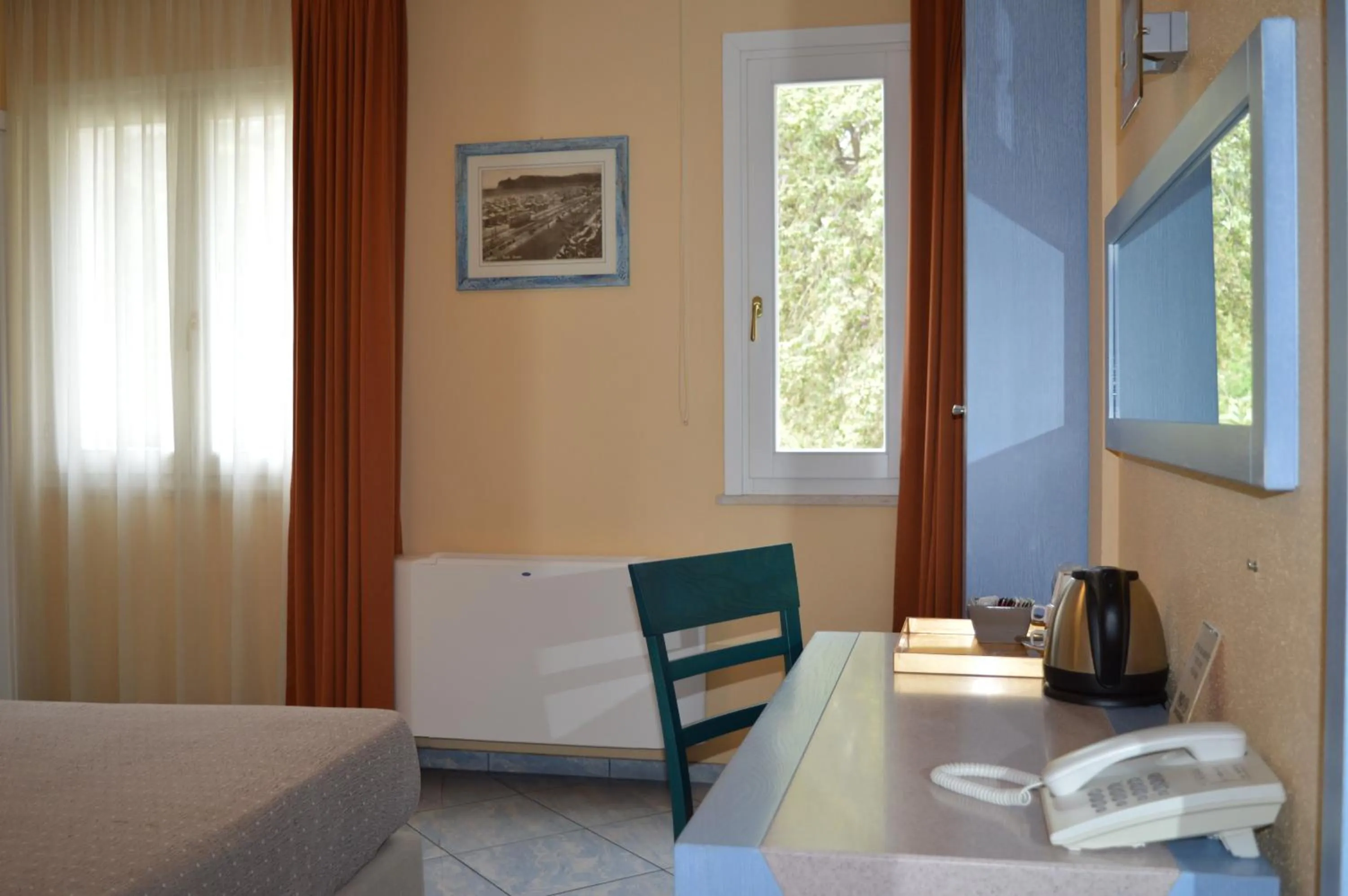 Bed in Hotel Chentu Lunas