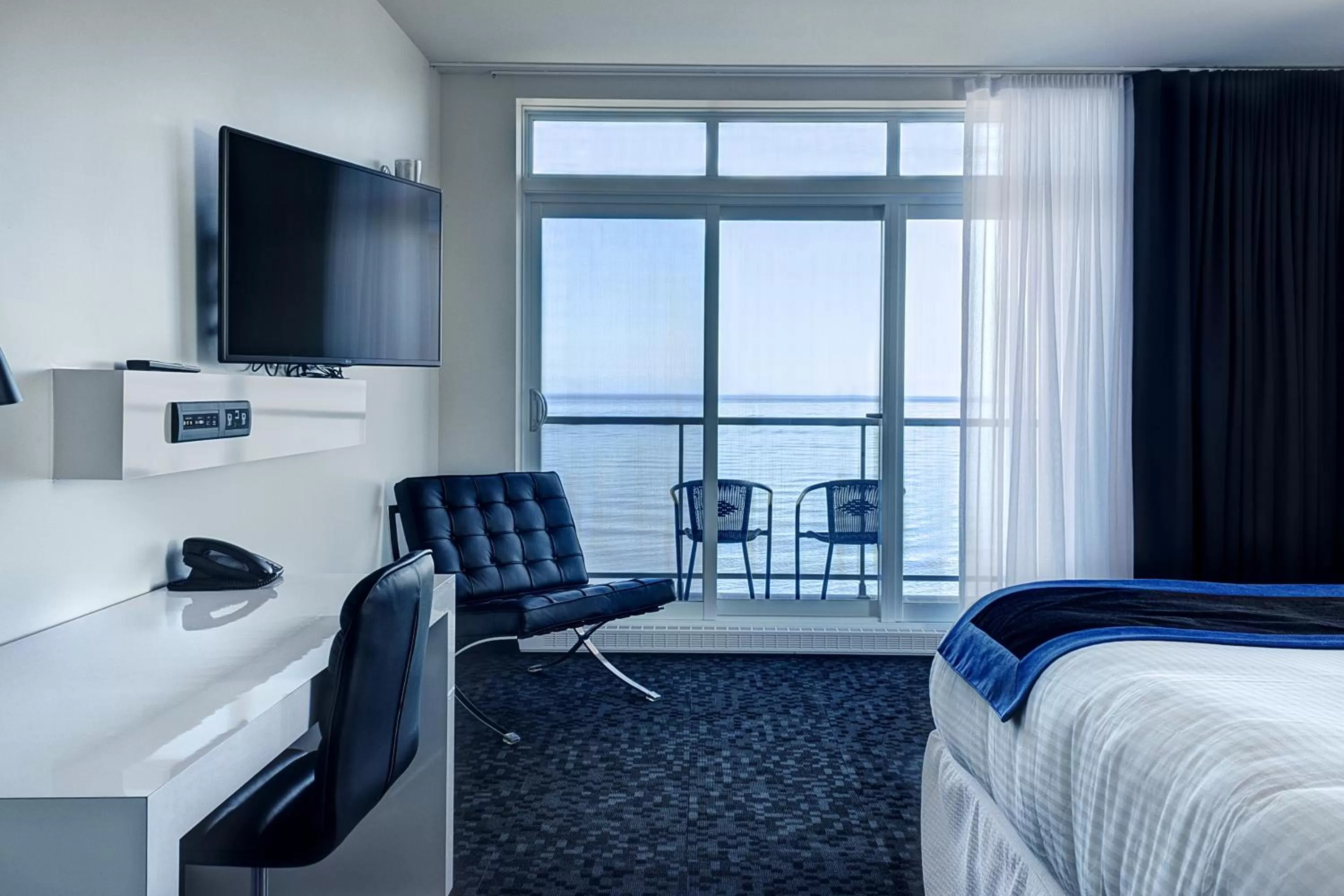 TV and multimedia, Bed in Riotel Matane