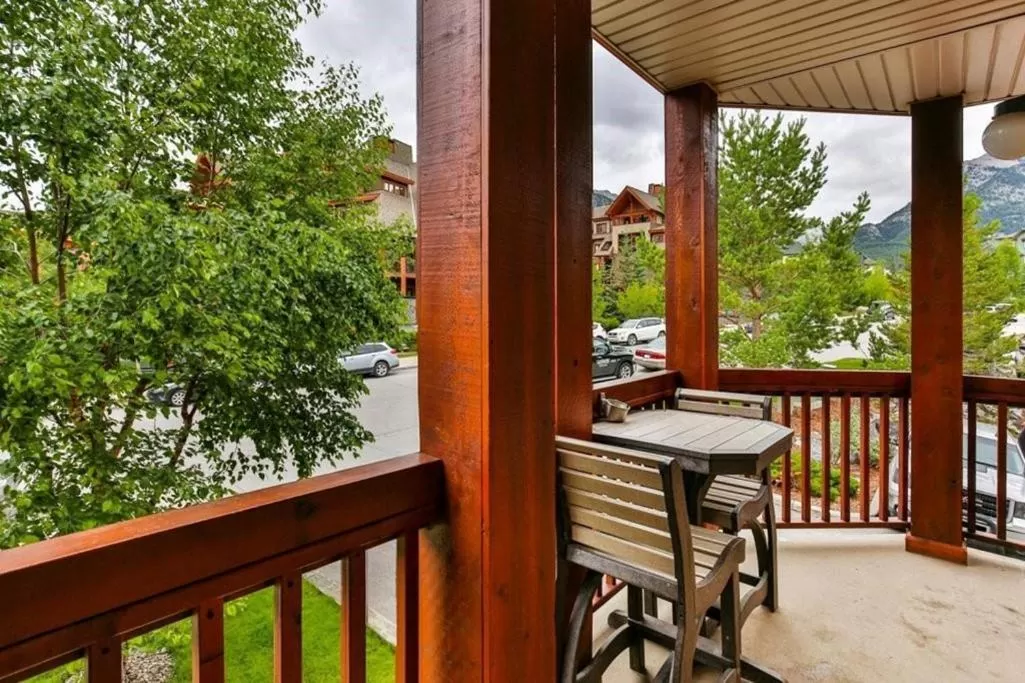 Balcony/Terrace in B&B Falcon Crest Lodge 1BR 1Pullout