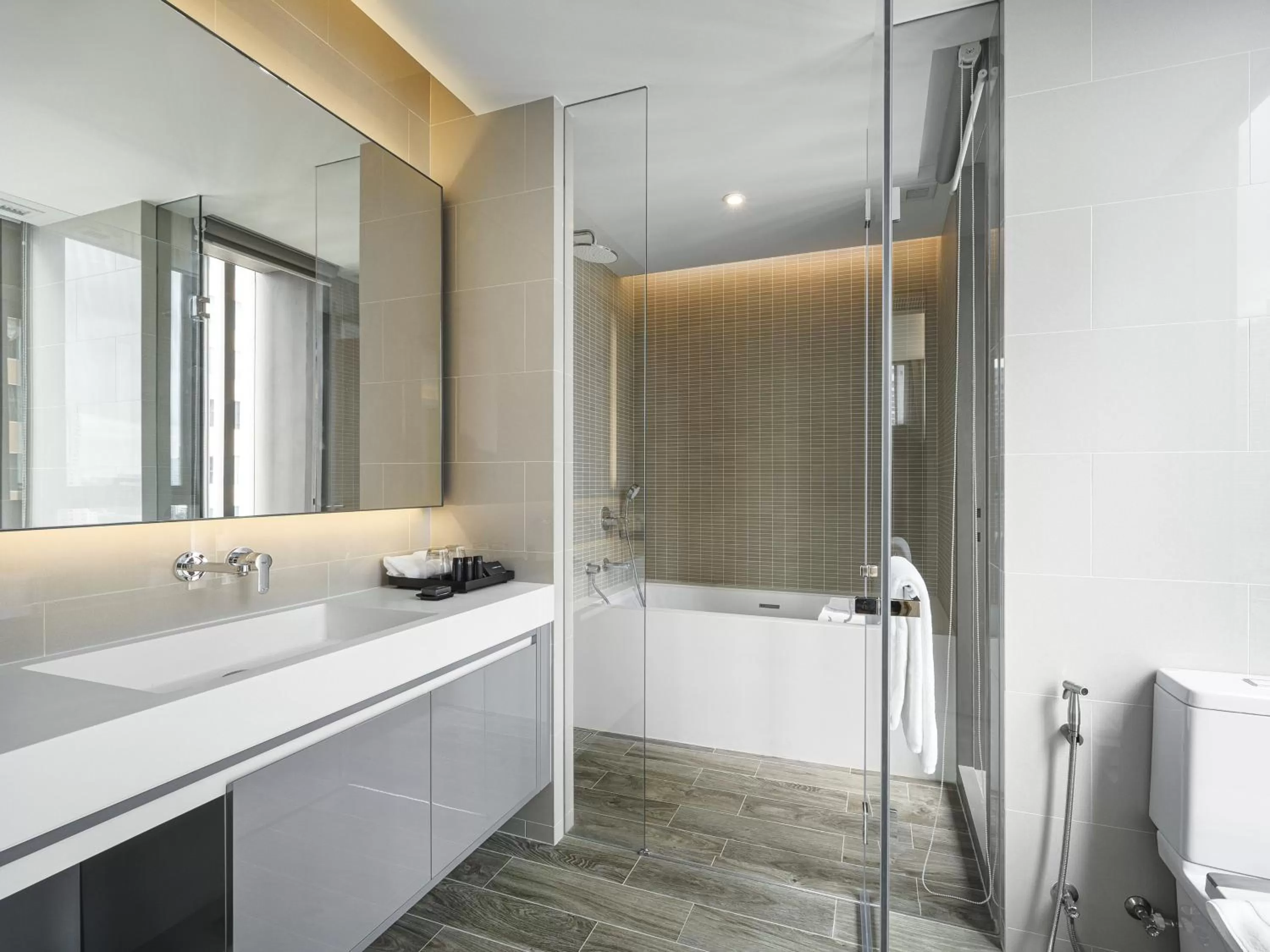 Toilet in Oakwood Suites Bangkok