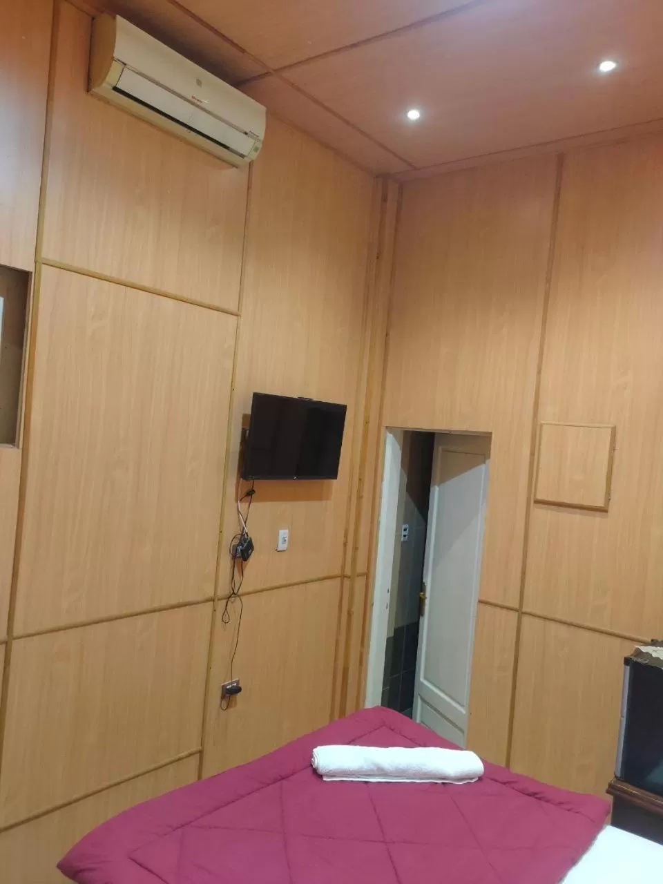 Photo of the whole room, Bed in Miami Hotel