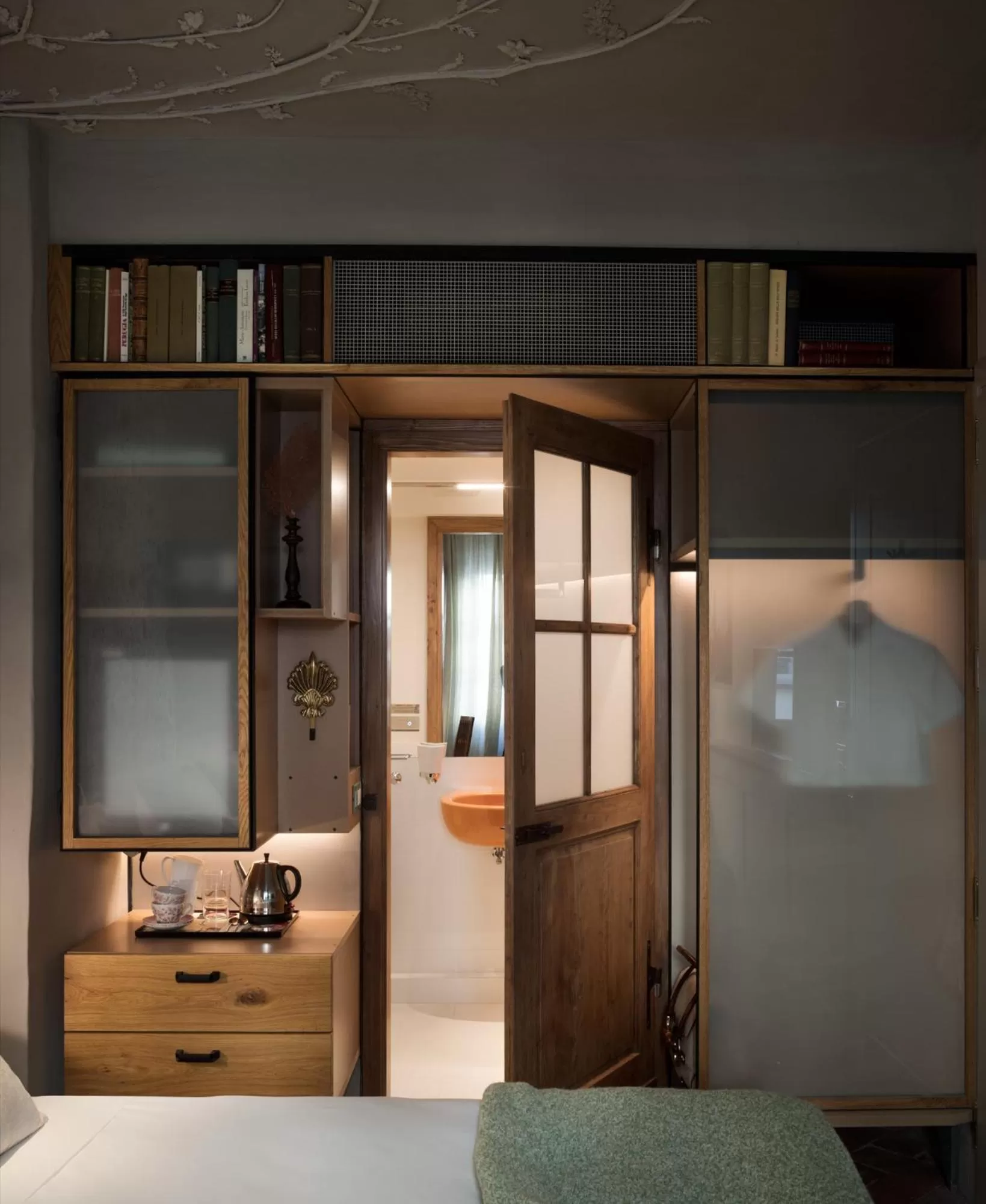 Decorative detail, Bed in Ottantotto Firenze