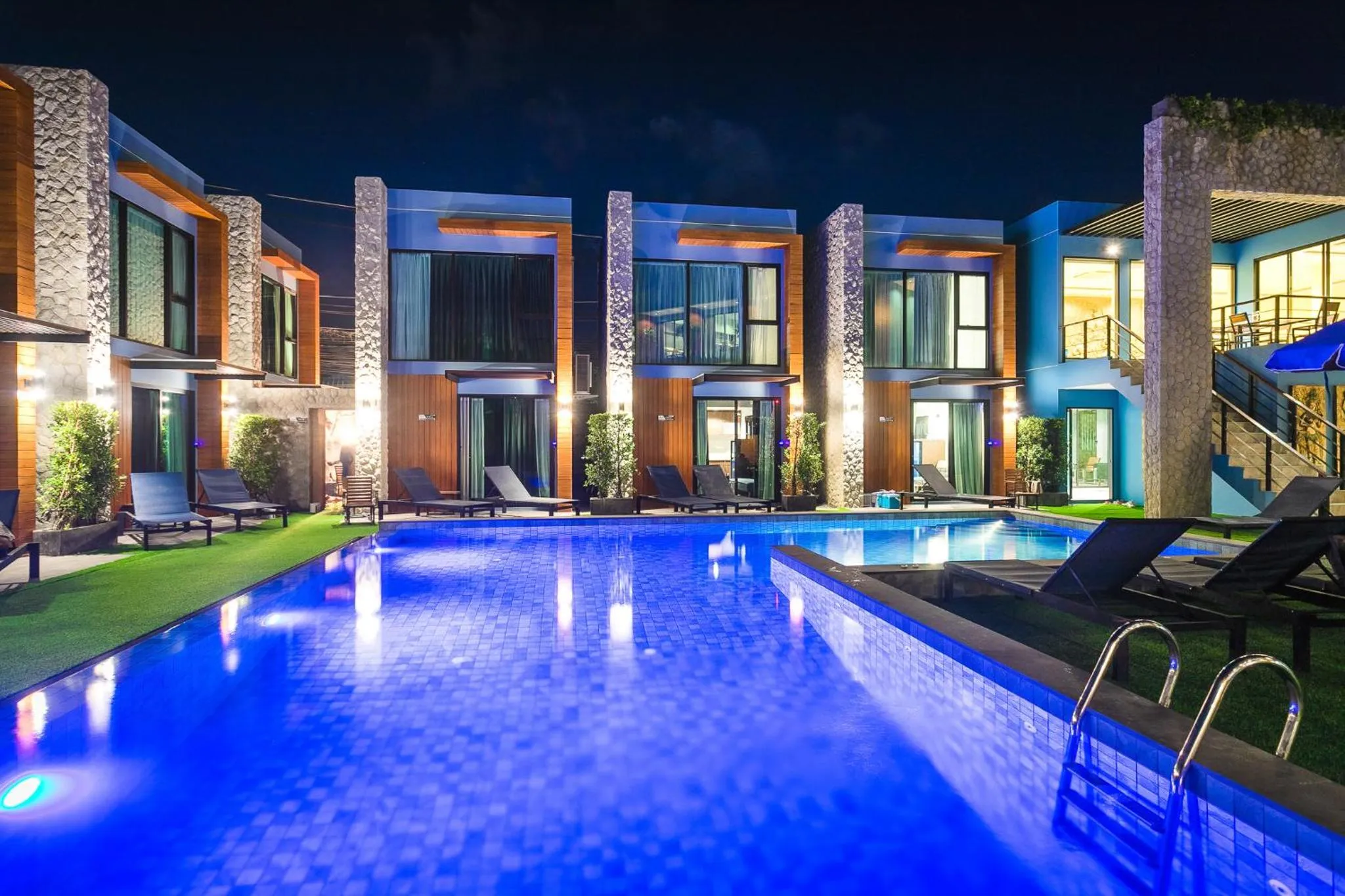 Swimming pool in Peace Blue Naiharn Naturist Resort Phuket SHA Extra Plus