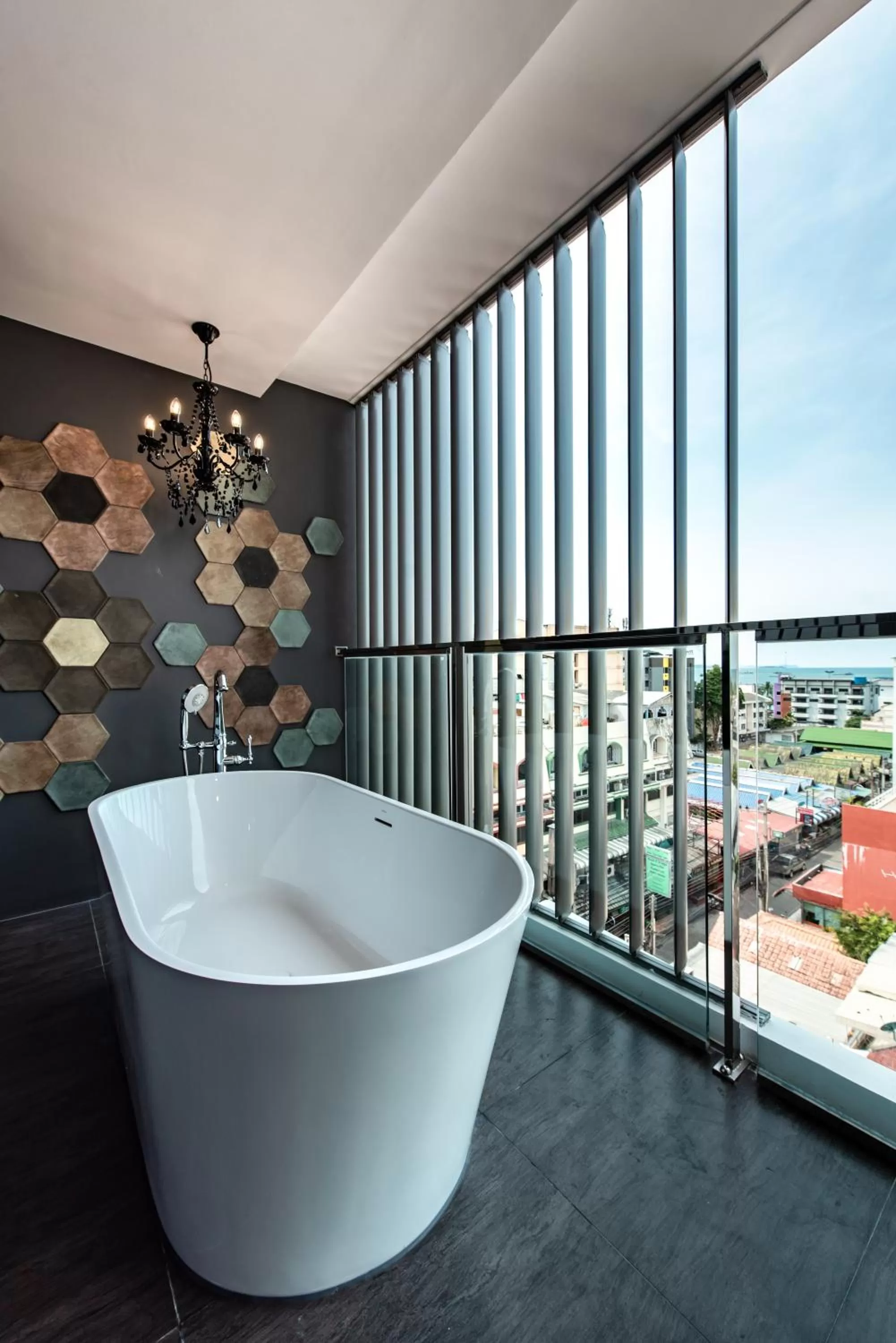 Bath in Blackwoods Hotel Pattaya - SHA Extra Plus