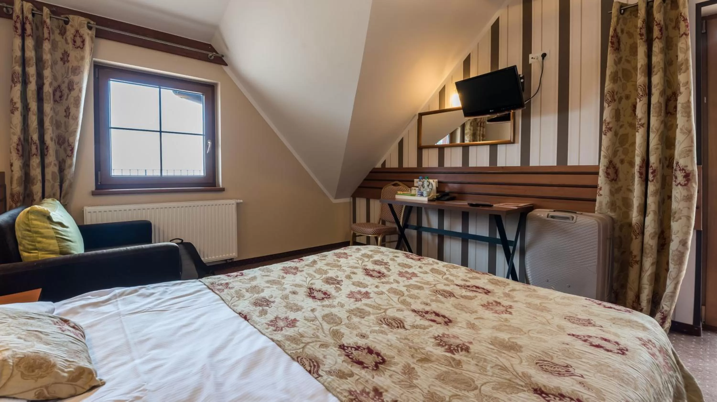 Bed in Hotel Beskidzki Raj Medical SPA