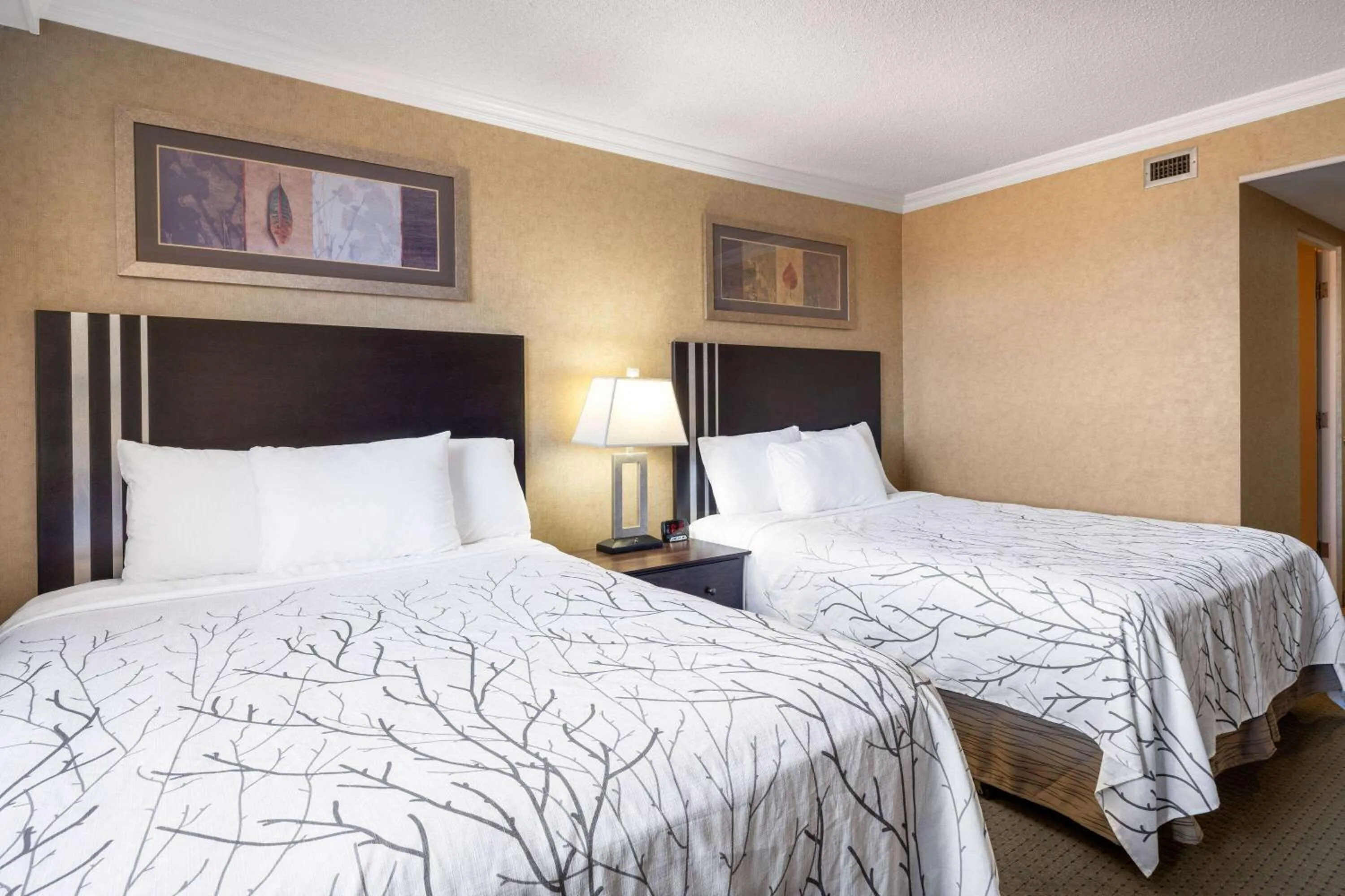 Photo of the whole room, Bed in Travelodge by Wyndham Prince Albert