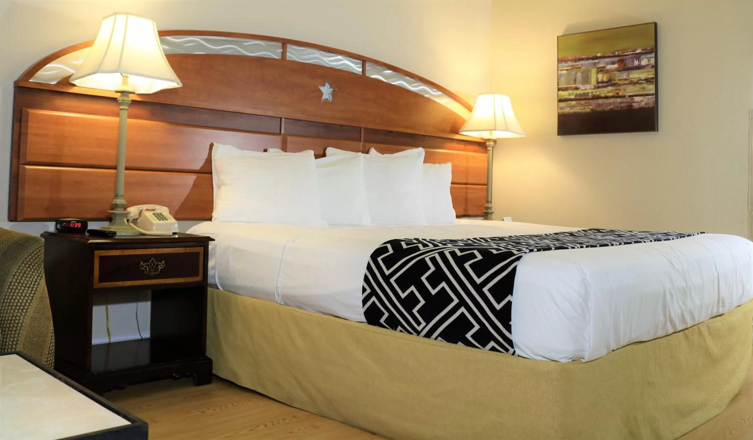 Photo of the whole room, Bed in Monte Carlo Inn- Near Disney