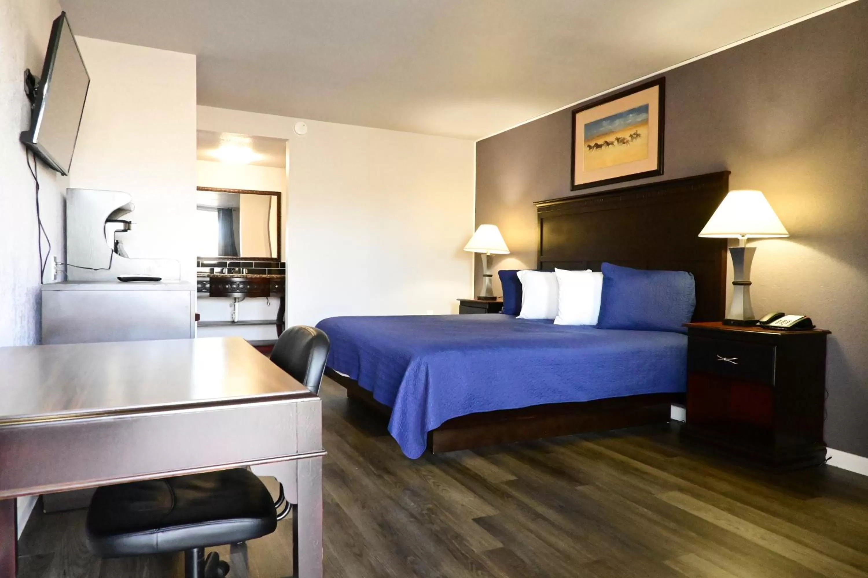 Bedroom, Bed in R Nite Star Inn and Suites -Home of the Cowboys & Rangers