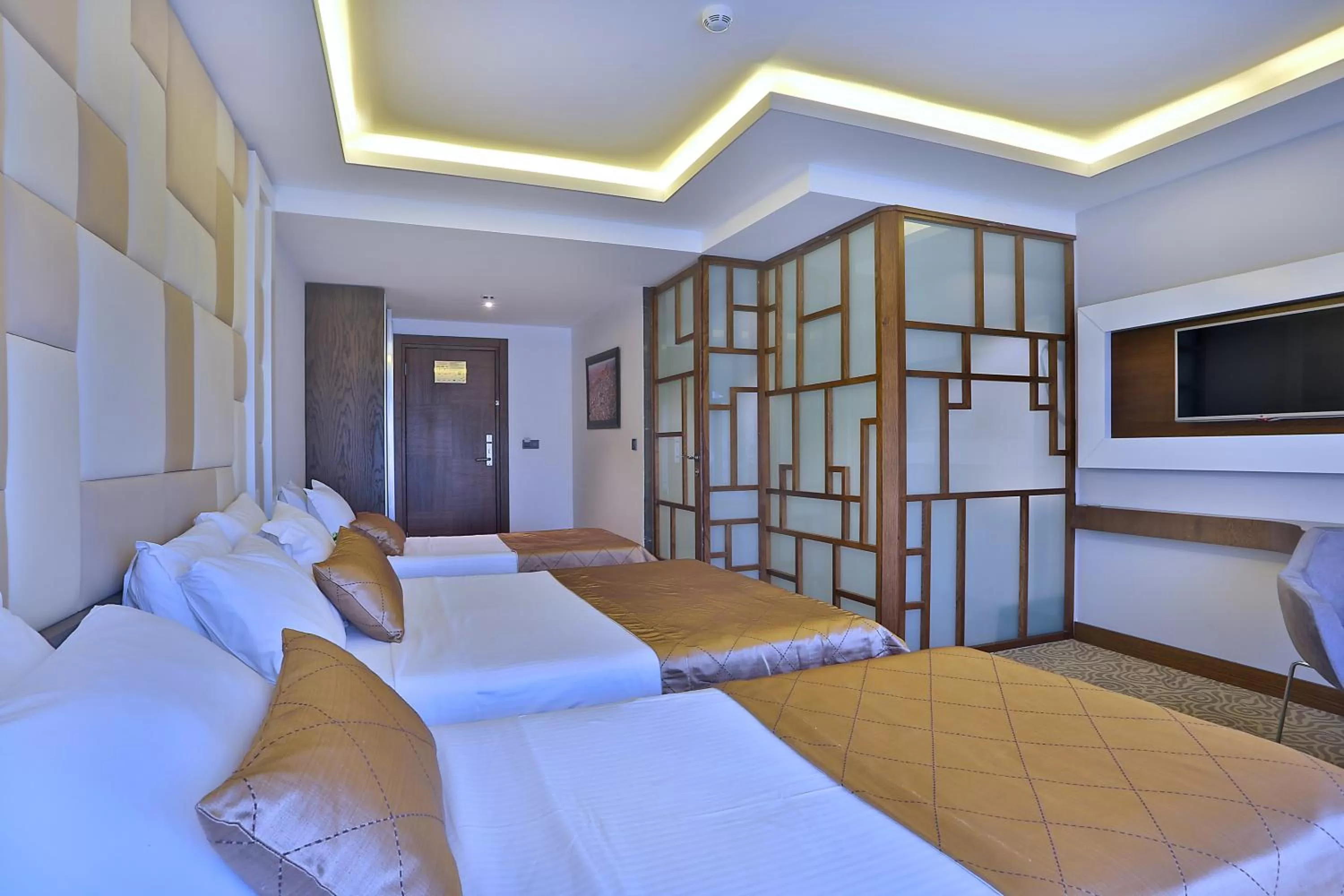 Winter, Bed in Grand Sagcanlar Hotel