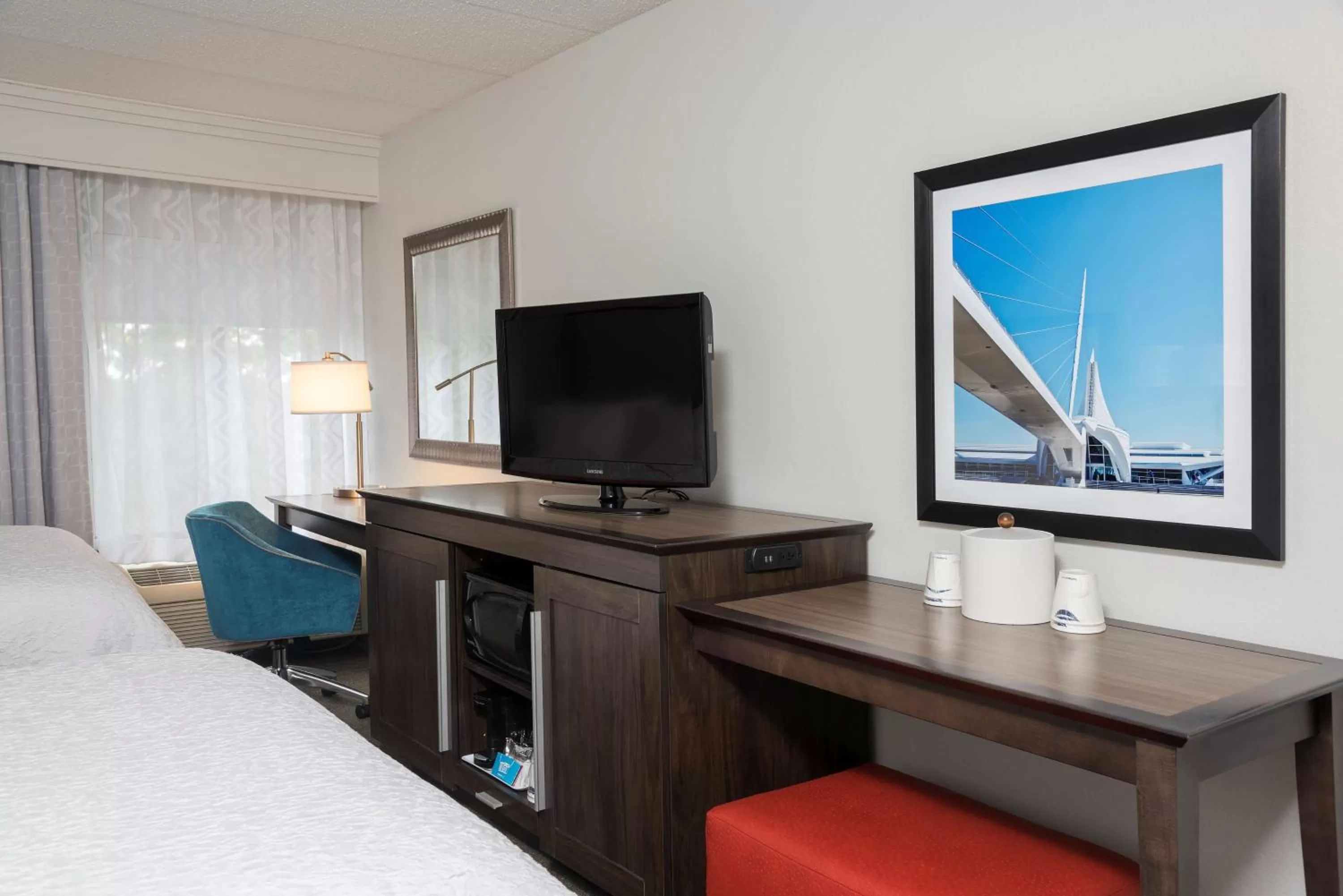 Bed in Hampton Inn Milwaukee Northwest