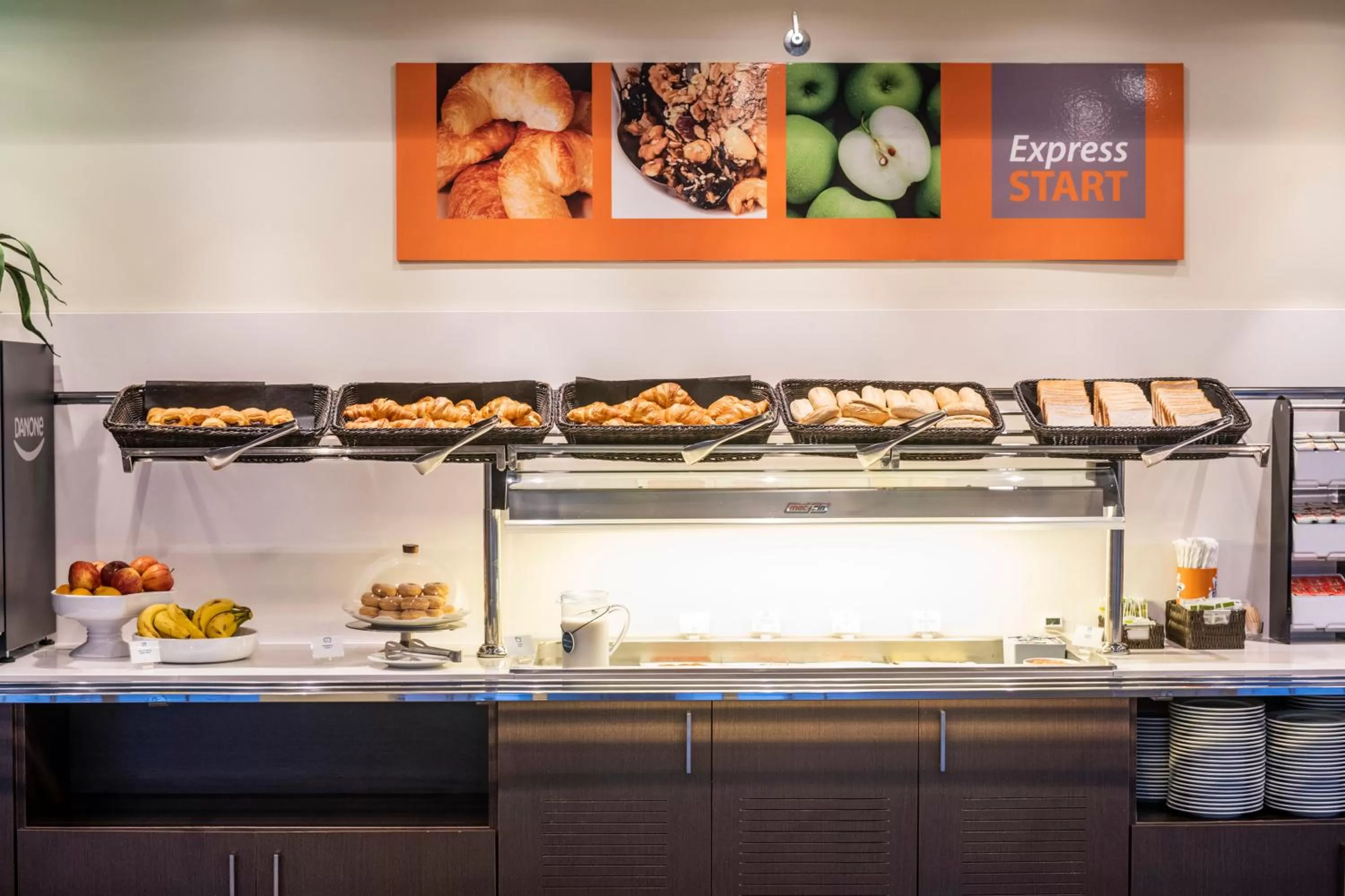 Restaurant/places to eat in Holiday Inn Express Sant Cugat by IHG