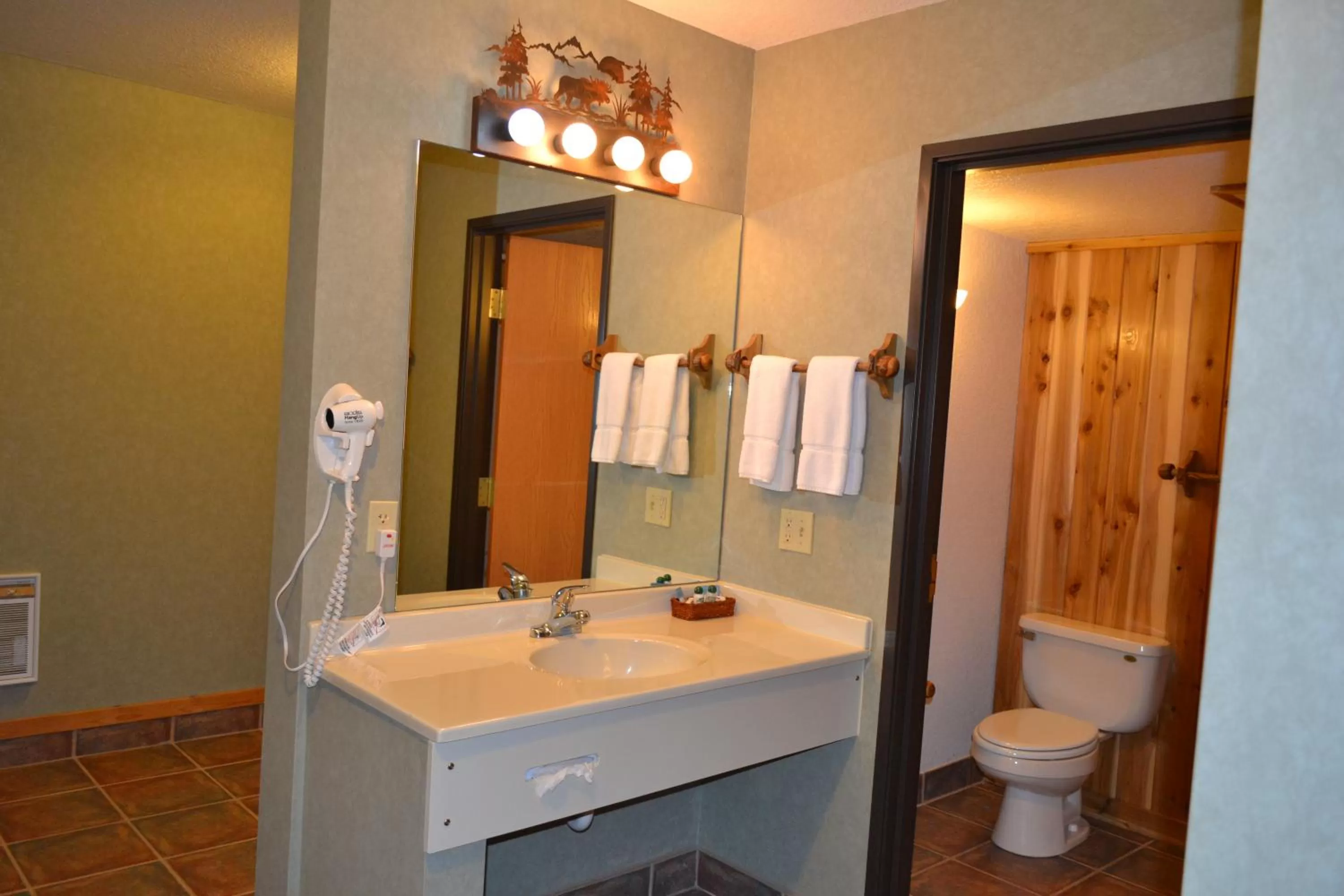 Toilet in Crooked River Lodge