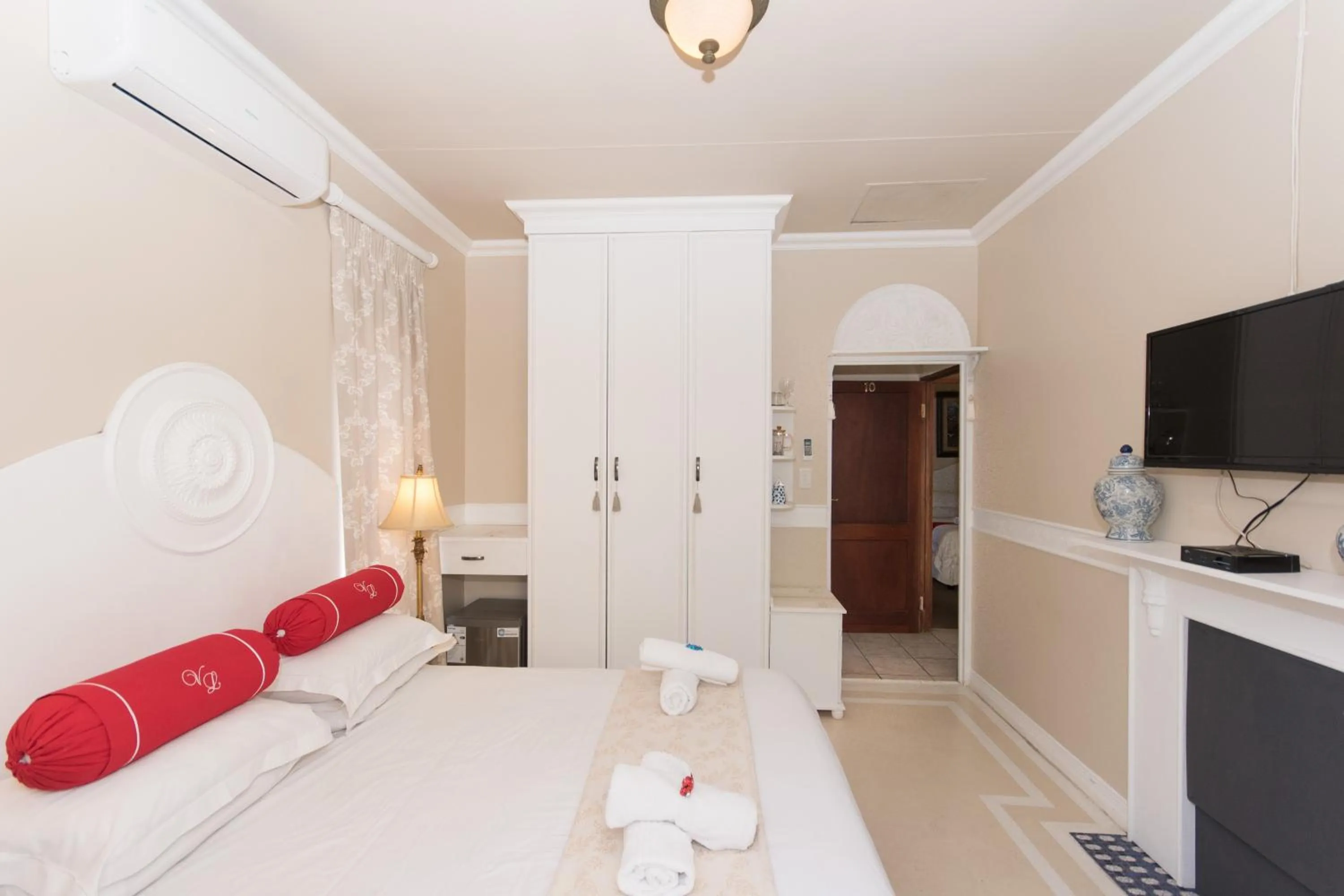 Photo of the whole room, Bed in Villa Lugano Guesthouse