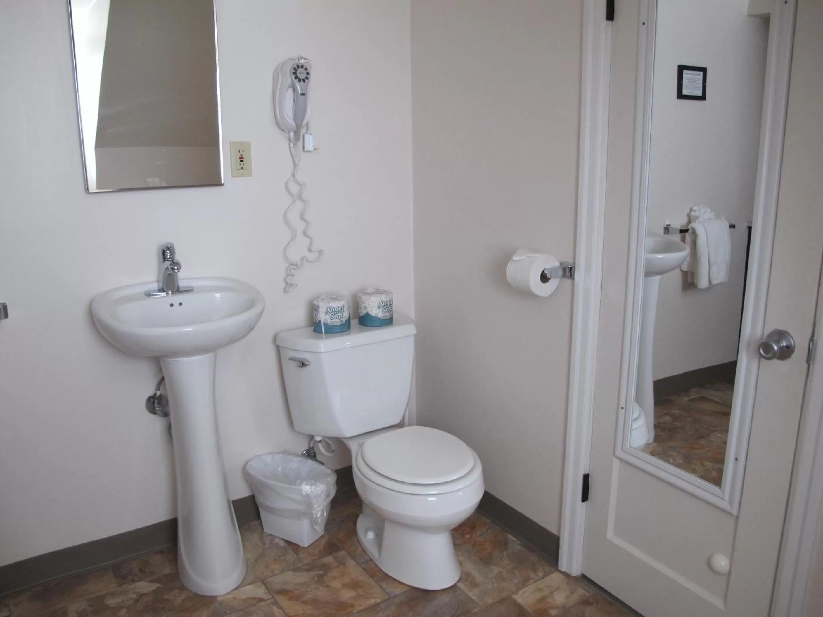 Bathroom in Ecola Creek Lodge