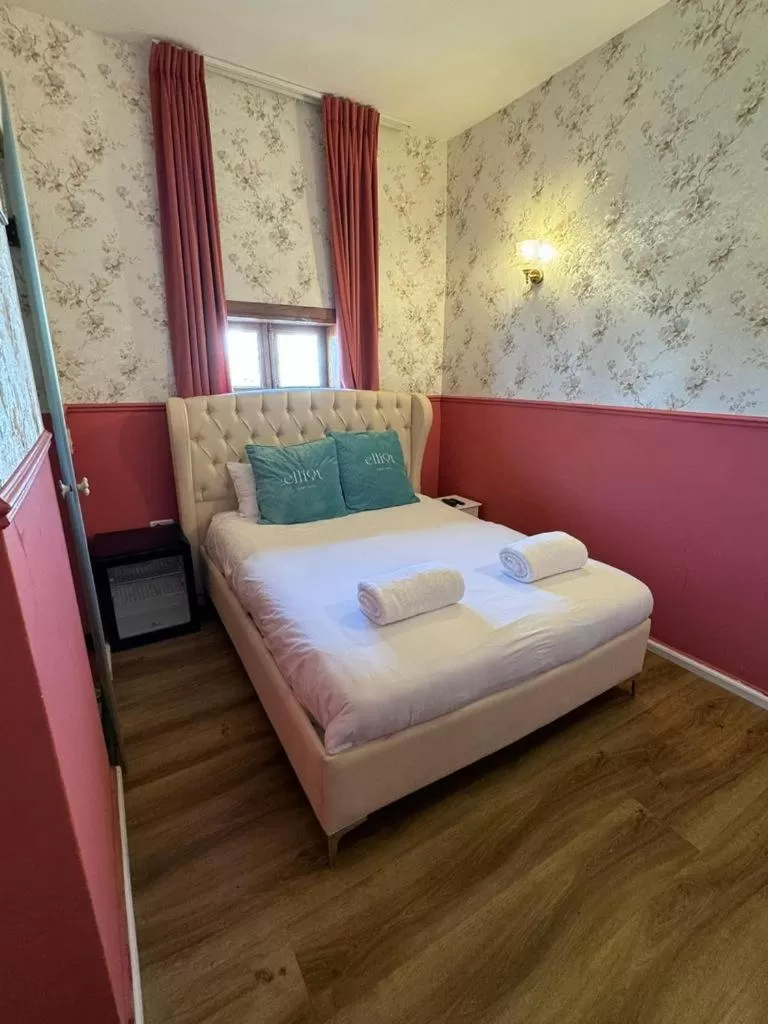 Bed in The Elliot - Adults only