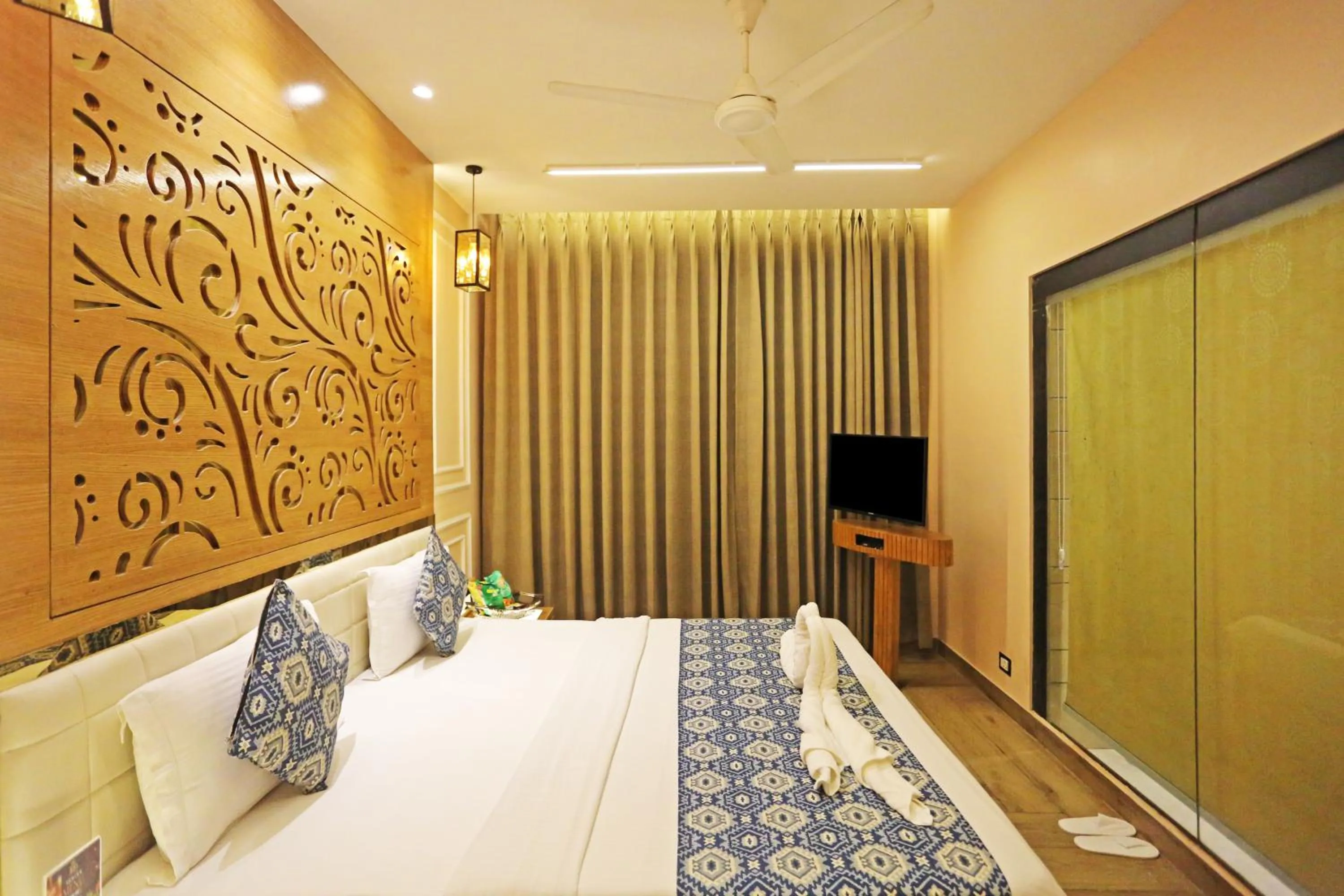 Bed in JRD Luxury-Business Hotel