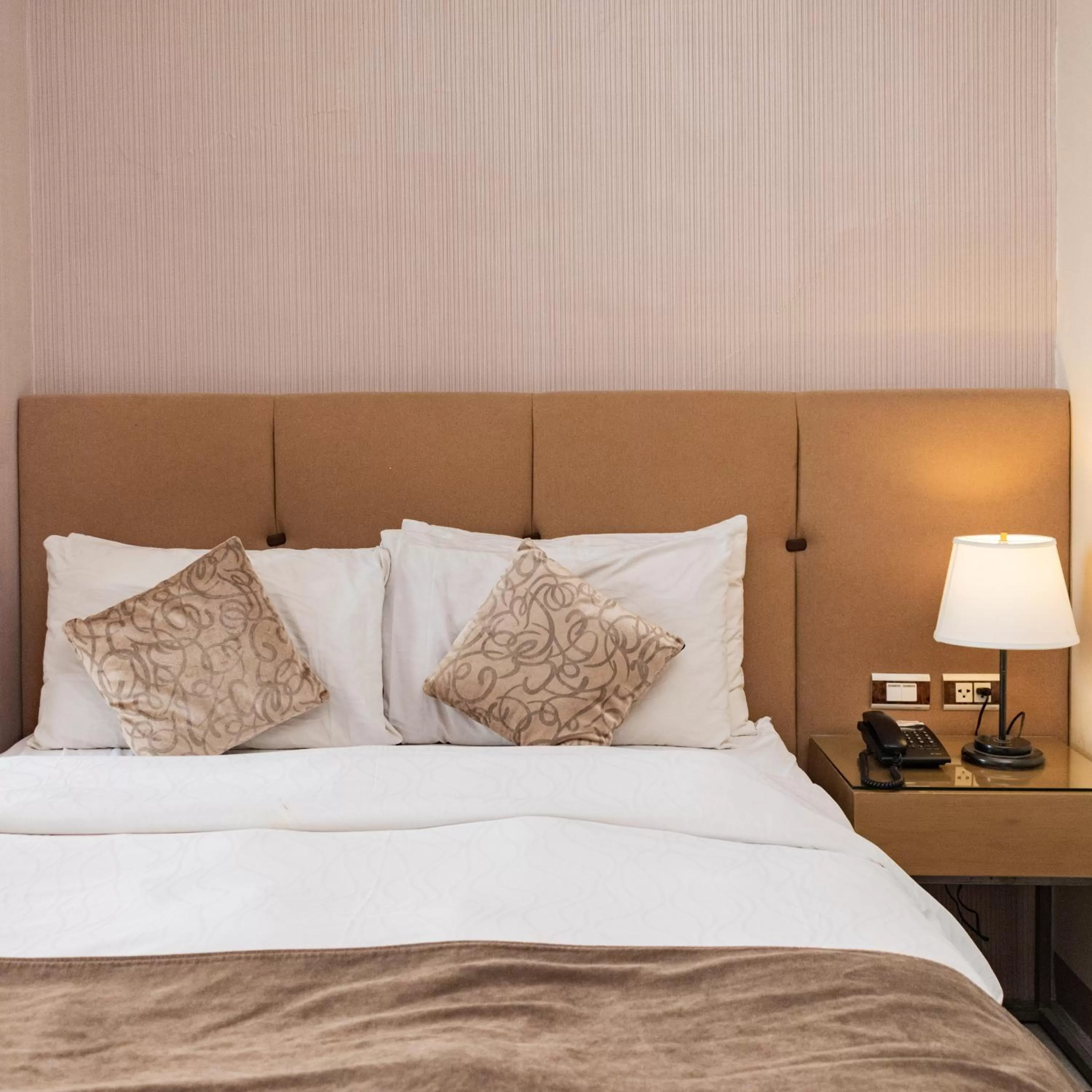 Premium Queen Room in Ironwood Hotel