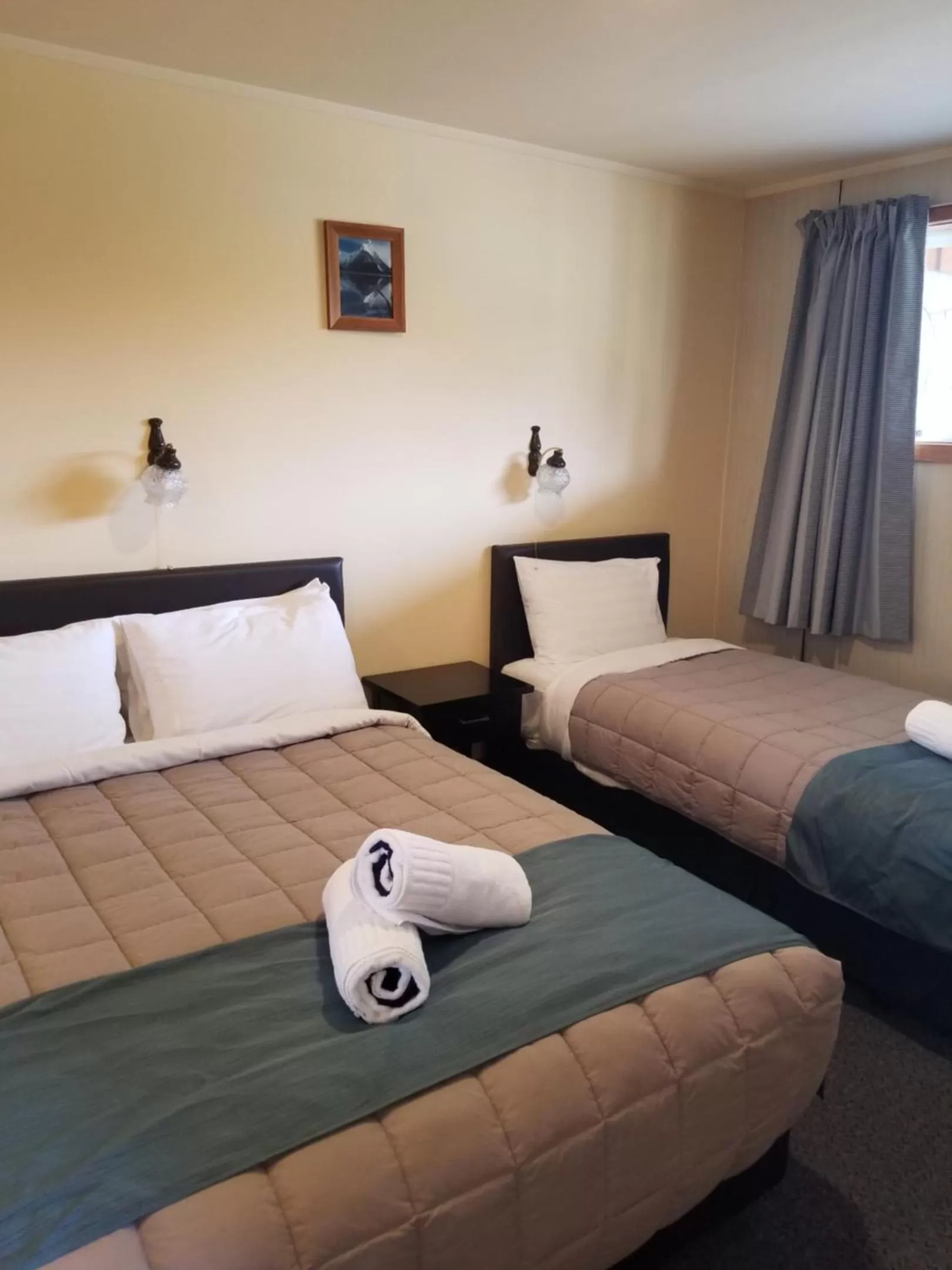 Bedroom, Bed in Alpine View Motel