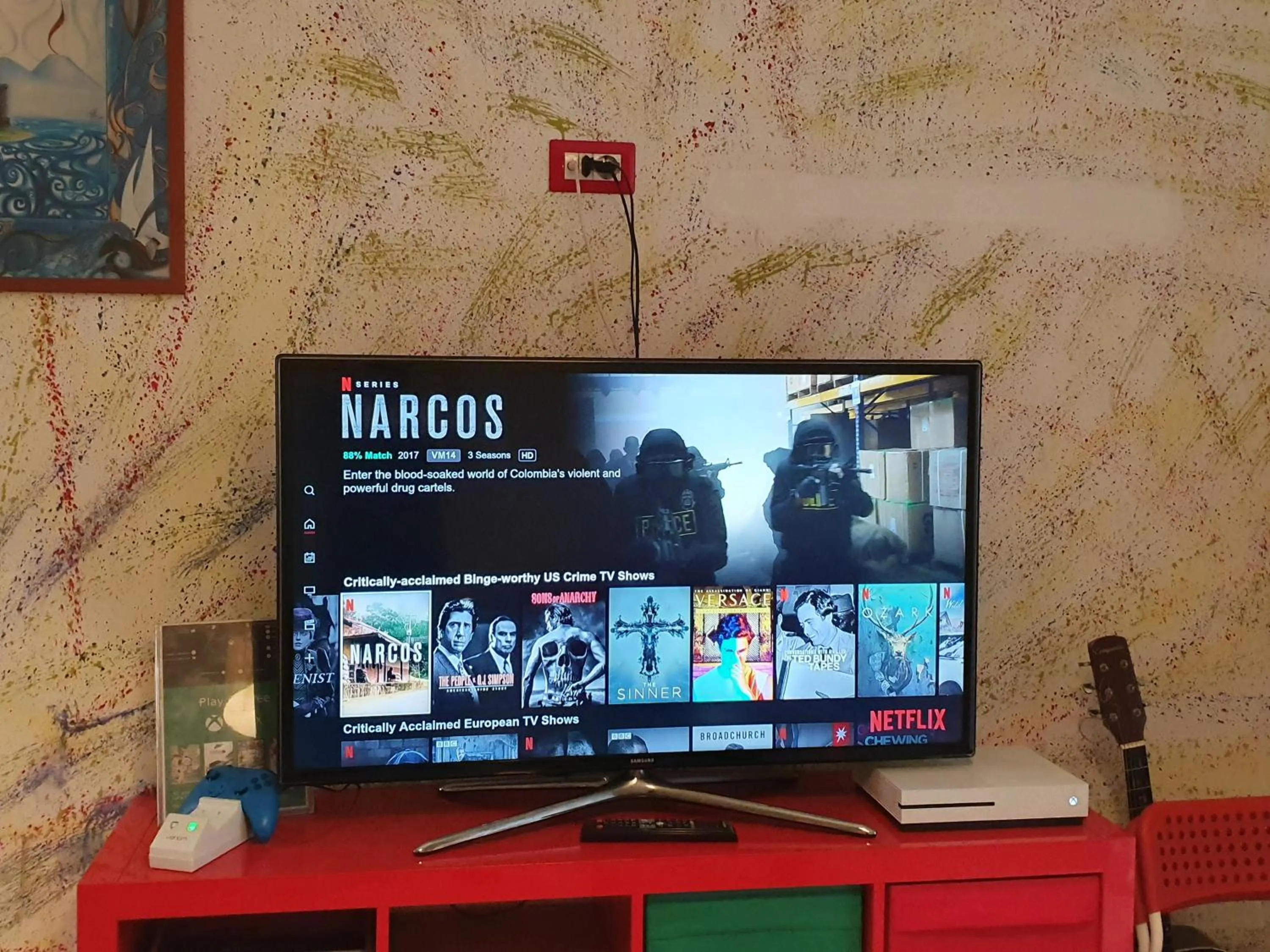 Communal lounge/ TV room in Hostel Mancini Naples