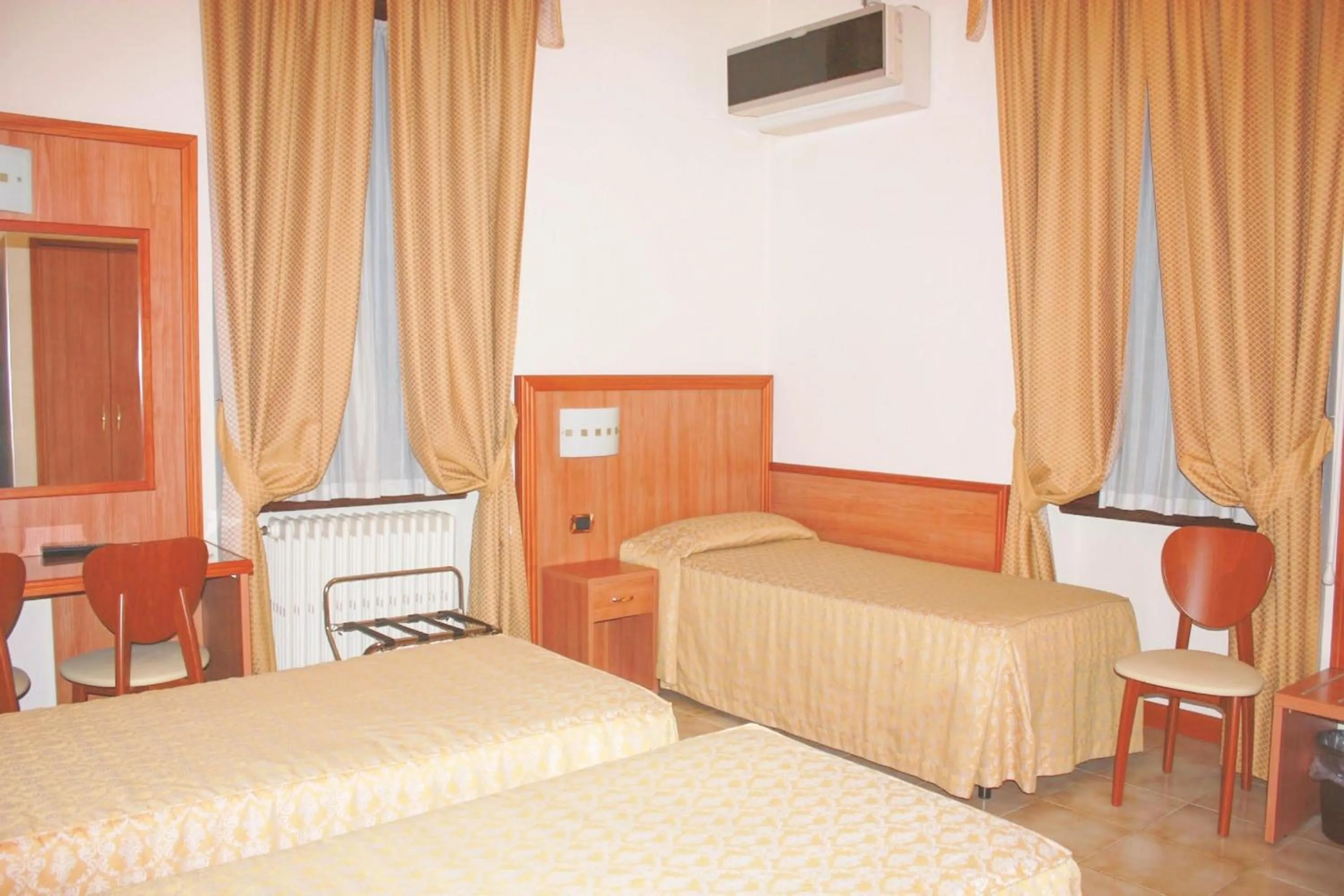 TV and multimedia, Bed in Piccolo Hotel