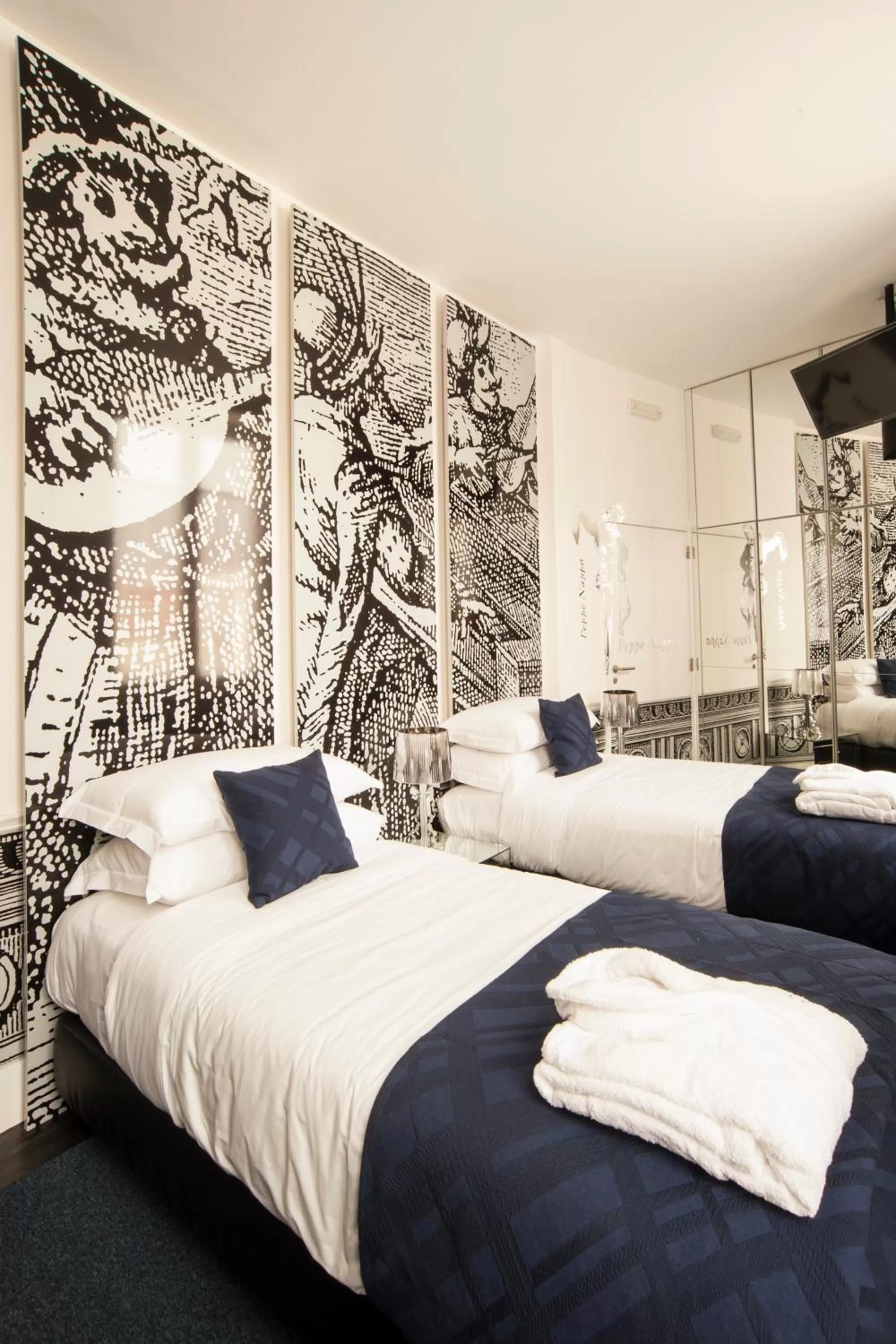 Bed in Teatro Boutique Rooms & Suites