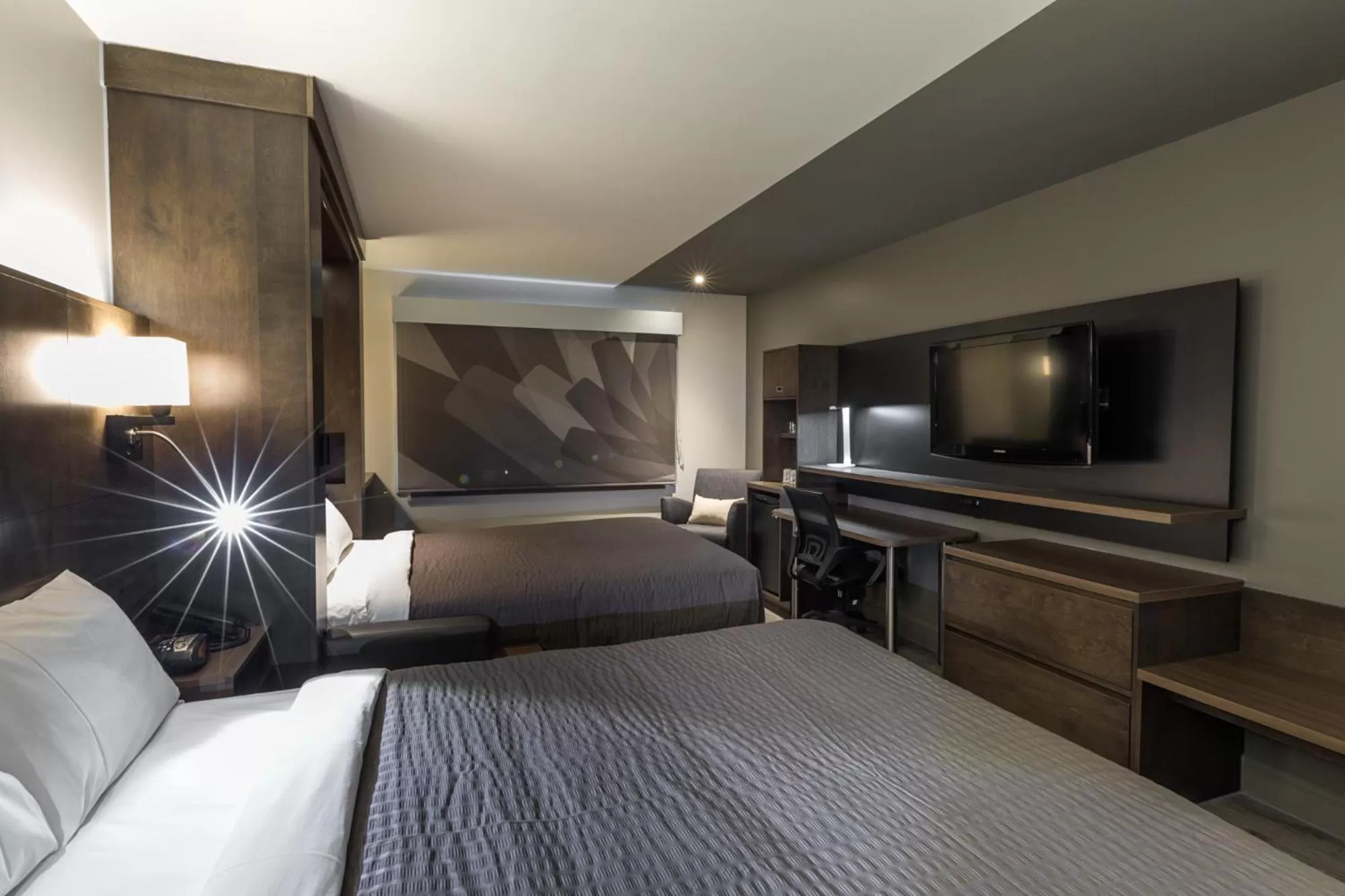 Bed in Hôtel & Suites Normandin Lévis