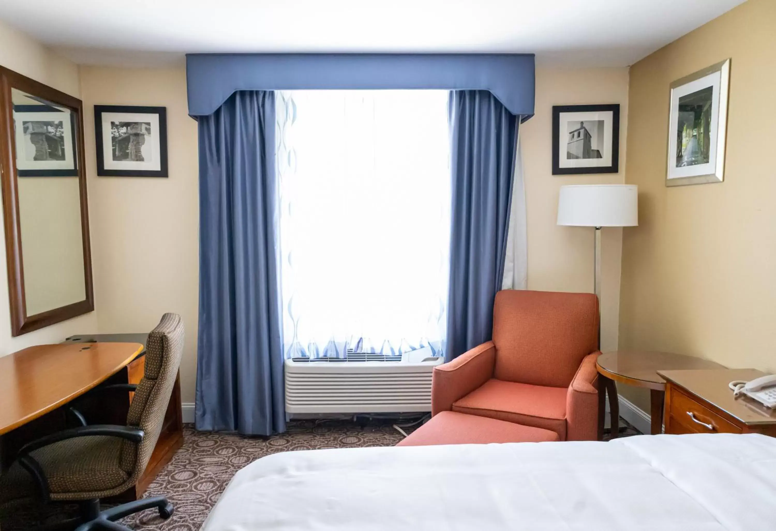 King Room with Mobility Access and Bathtub with Grab Bars, Non-Smoking in Days Inn by Wyndham College Park Atlanta Airport South King Room with Mobility Access and Bathtub with Grab Bars, Non-Smoking in Days Inn by Wyndham College Park Atlanta Airport South