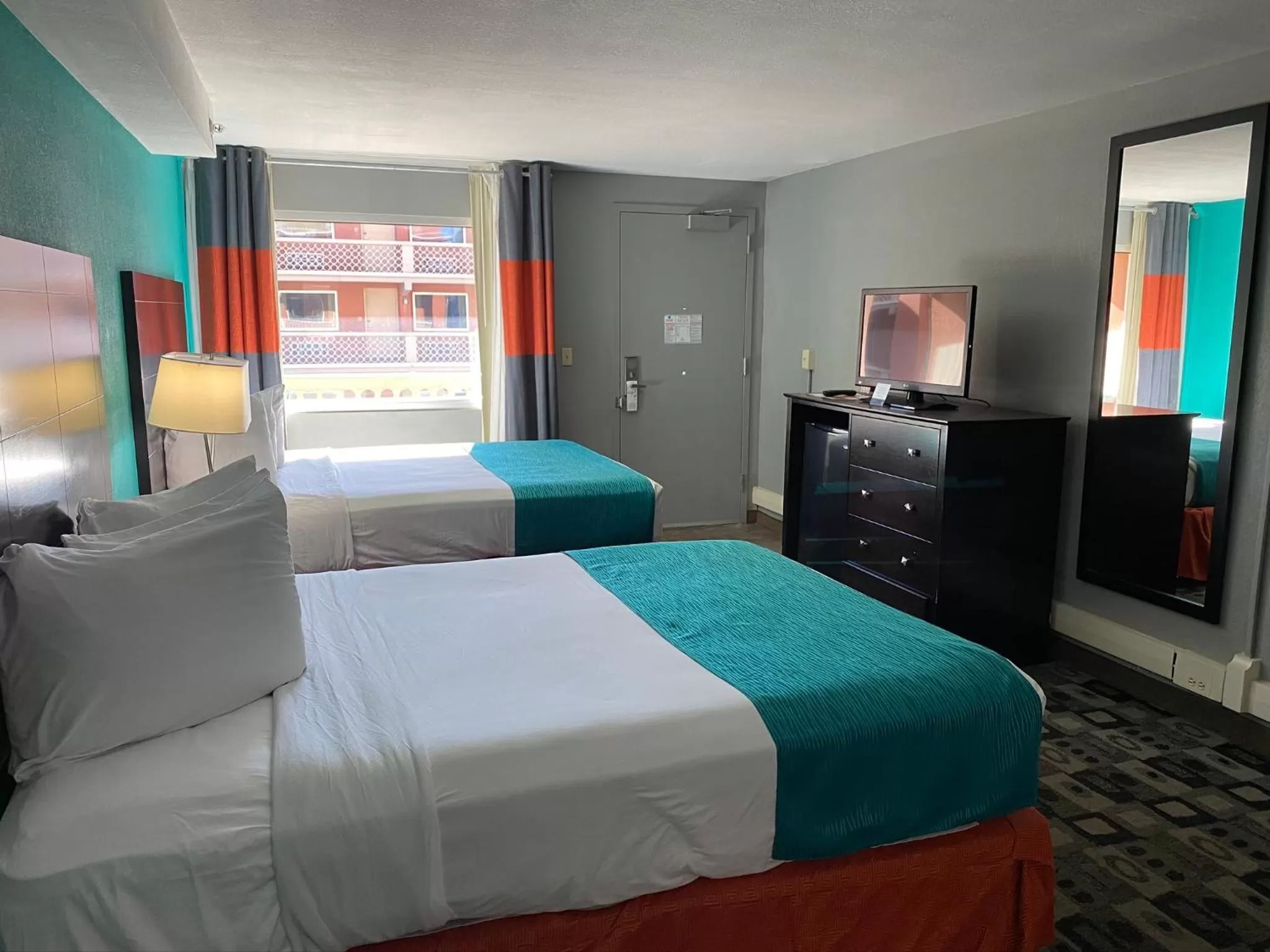 TV and multimedia, Bed in Clarion Inn Atlantic City - Beach and Boardwalk