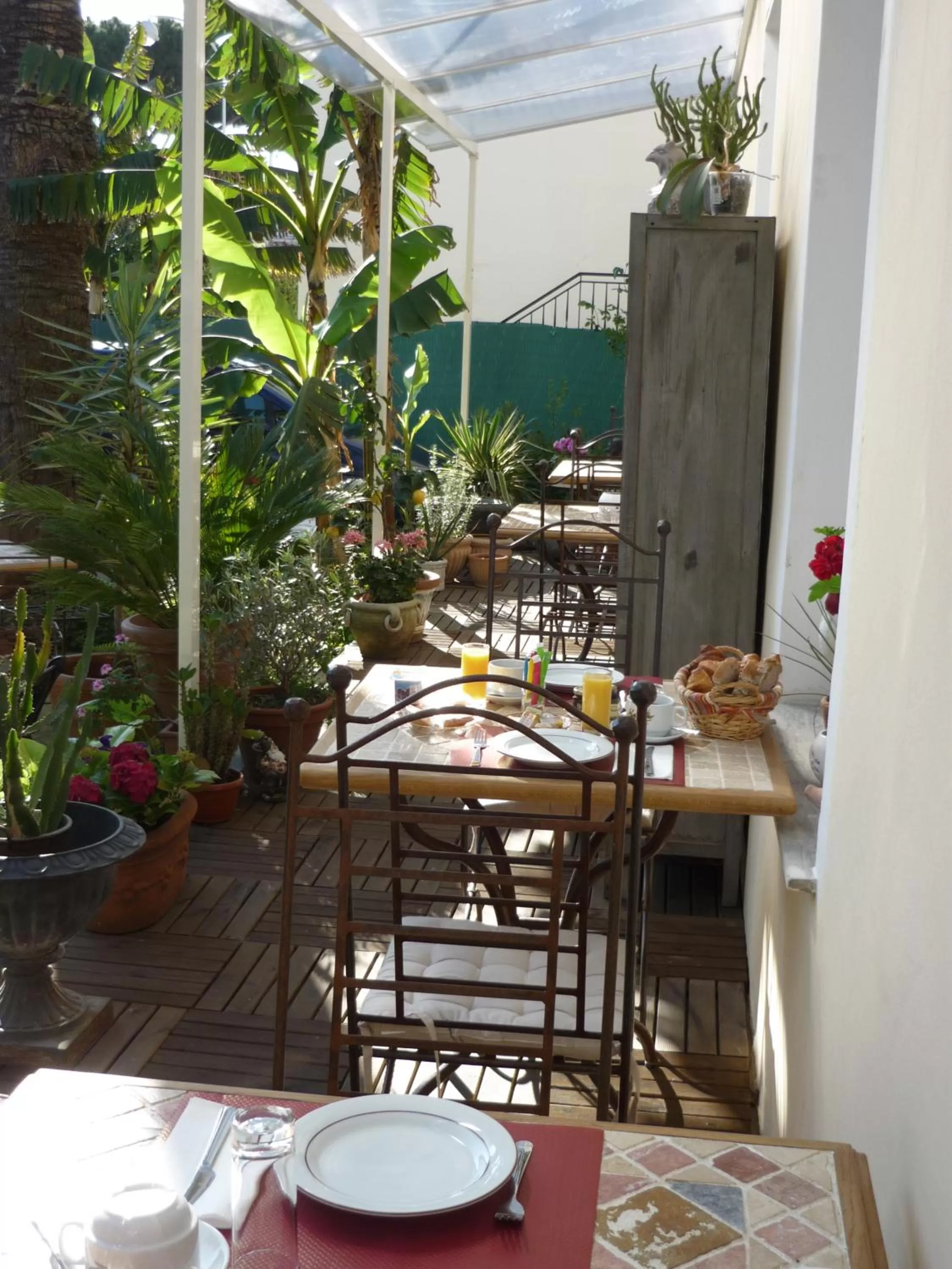 Balcony/Terrace in Logis Hôtel Villa Victorine