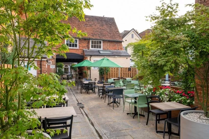 Restaurant/Places to Eat in The Swan Hotel Wetherspoon