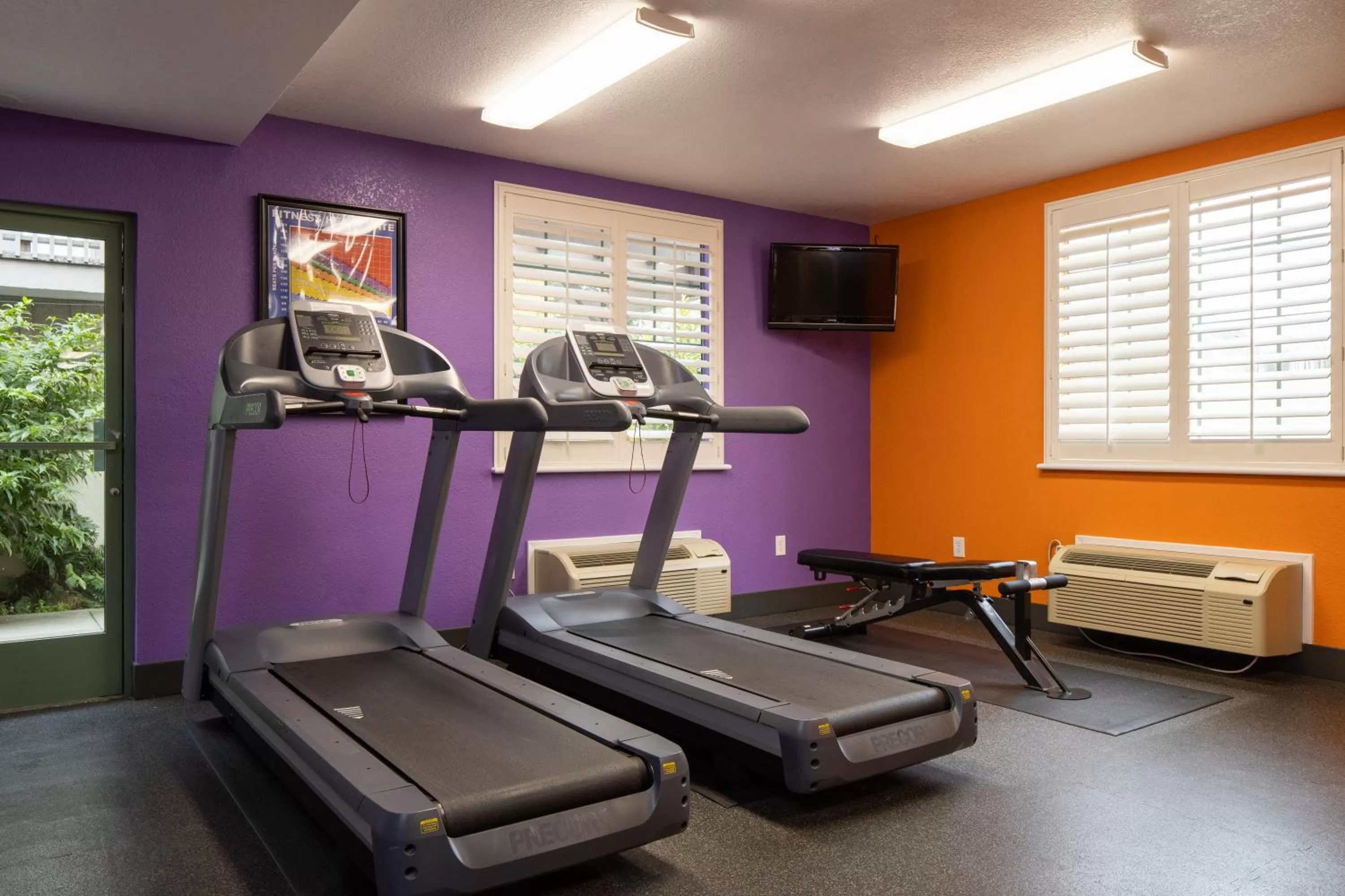 Fitness centre/facilities in Atherton Park Inn and Suites