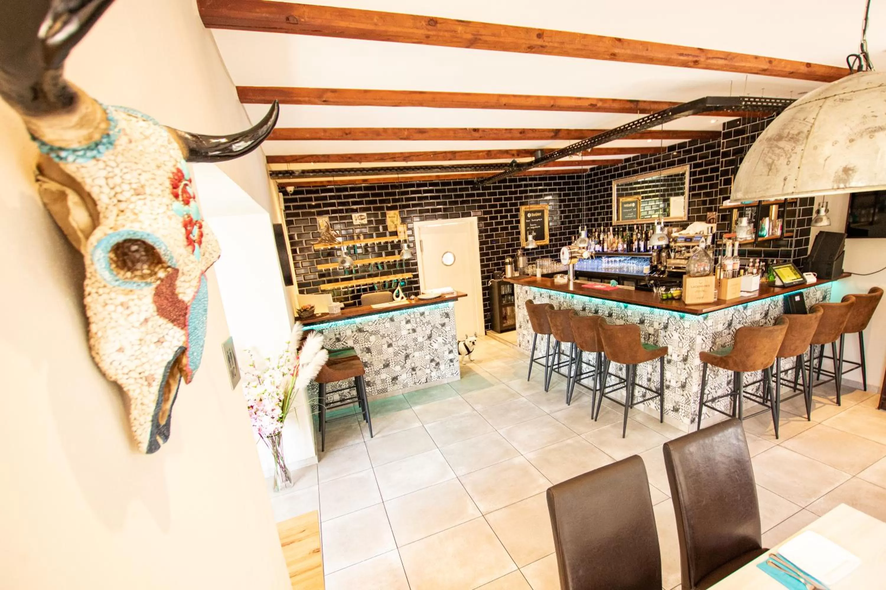 Restaurant/places to eat in El Capitan nähe Movie Park