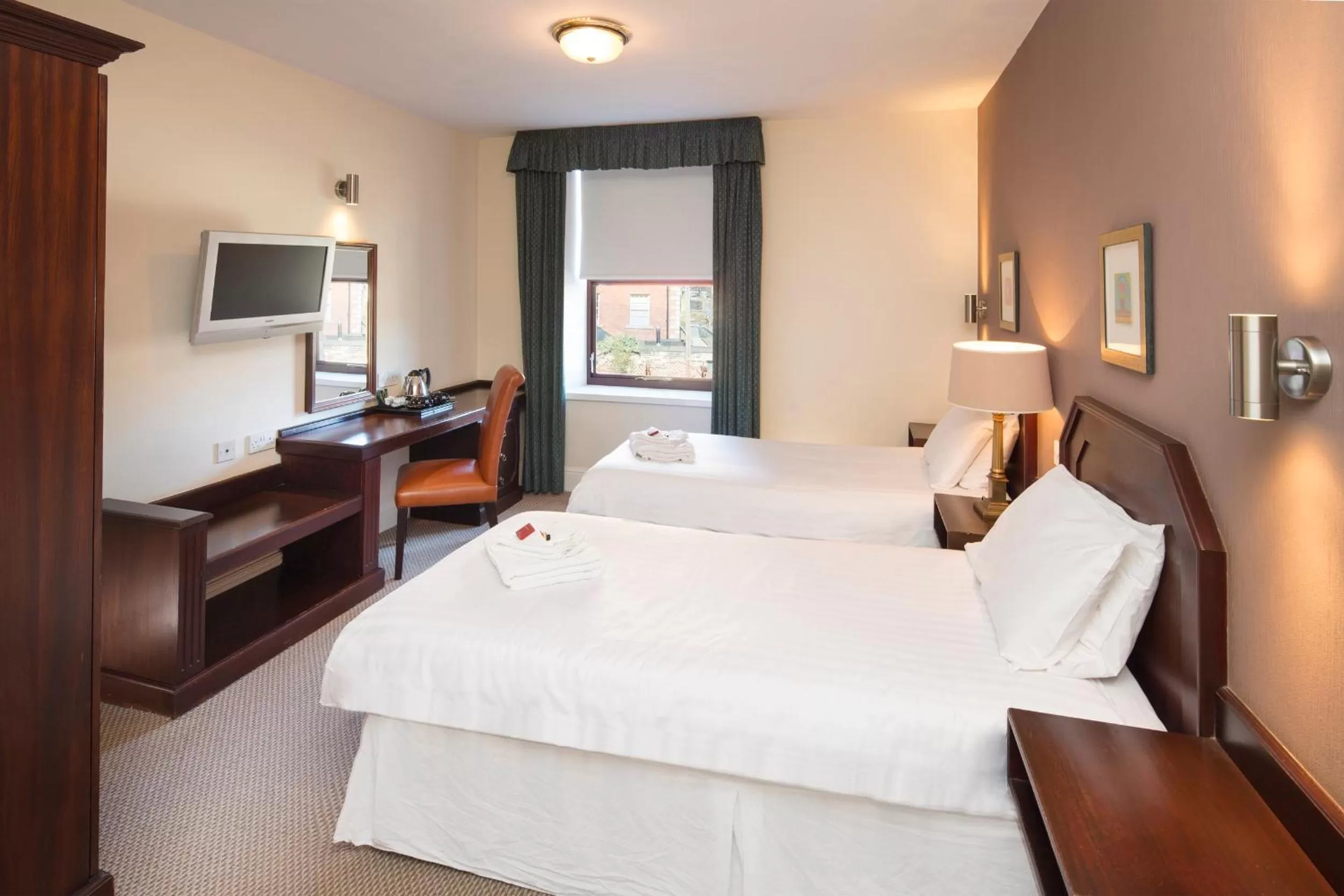 Day, Bed in The Imperial Crown Hotel