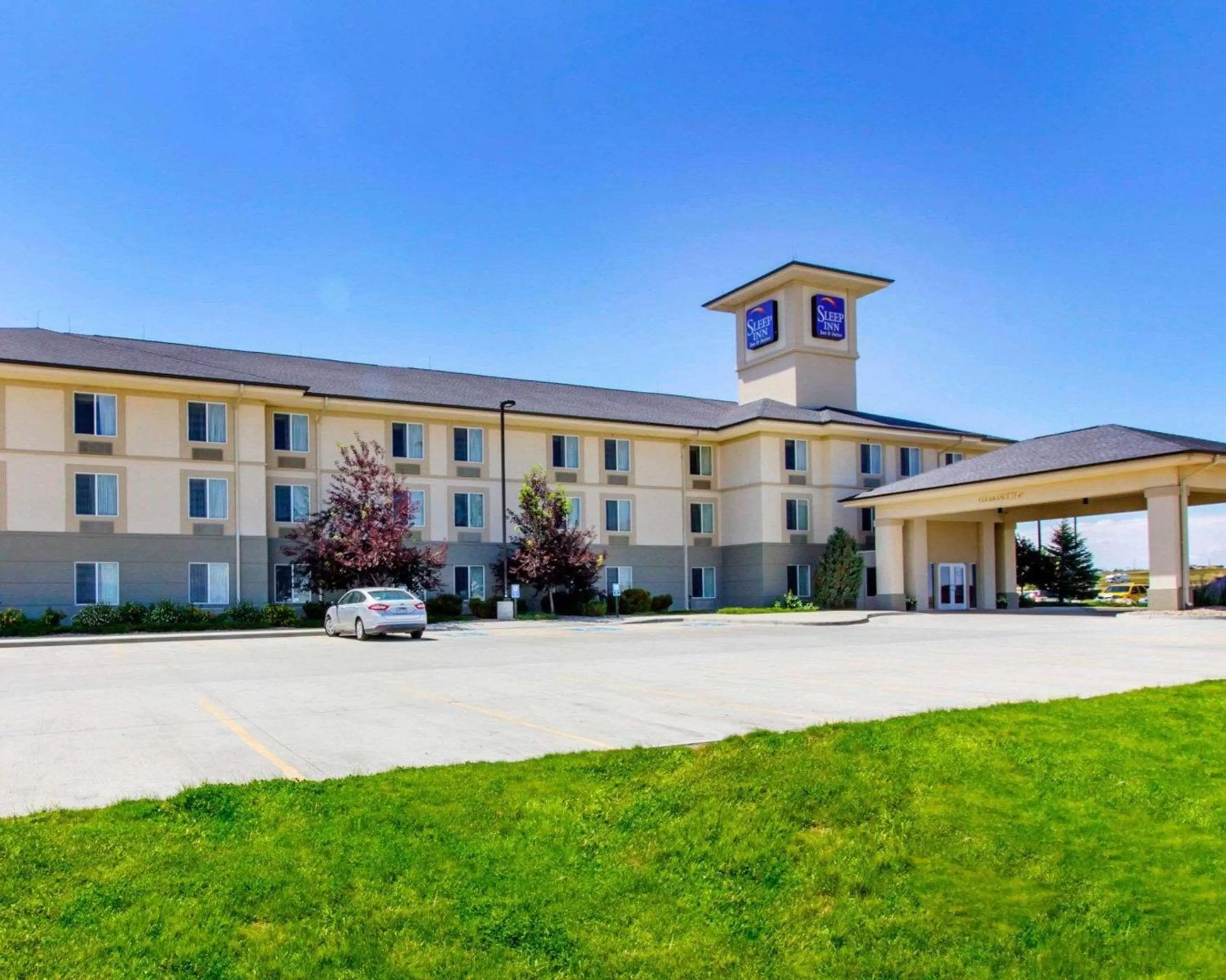 Property building in Sleep Inn & Suites Evansville - Casper