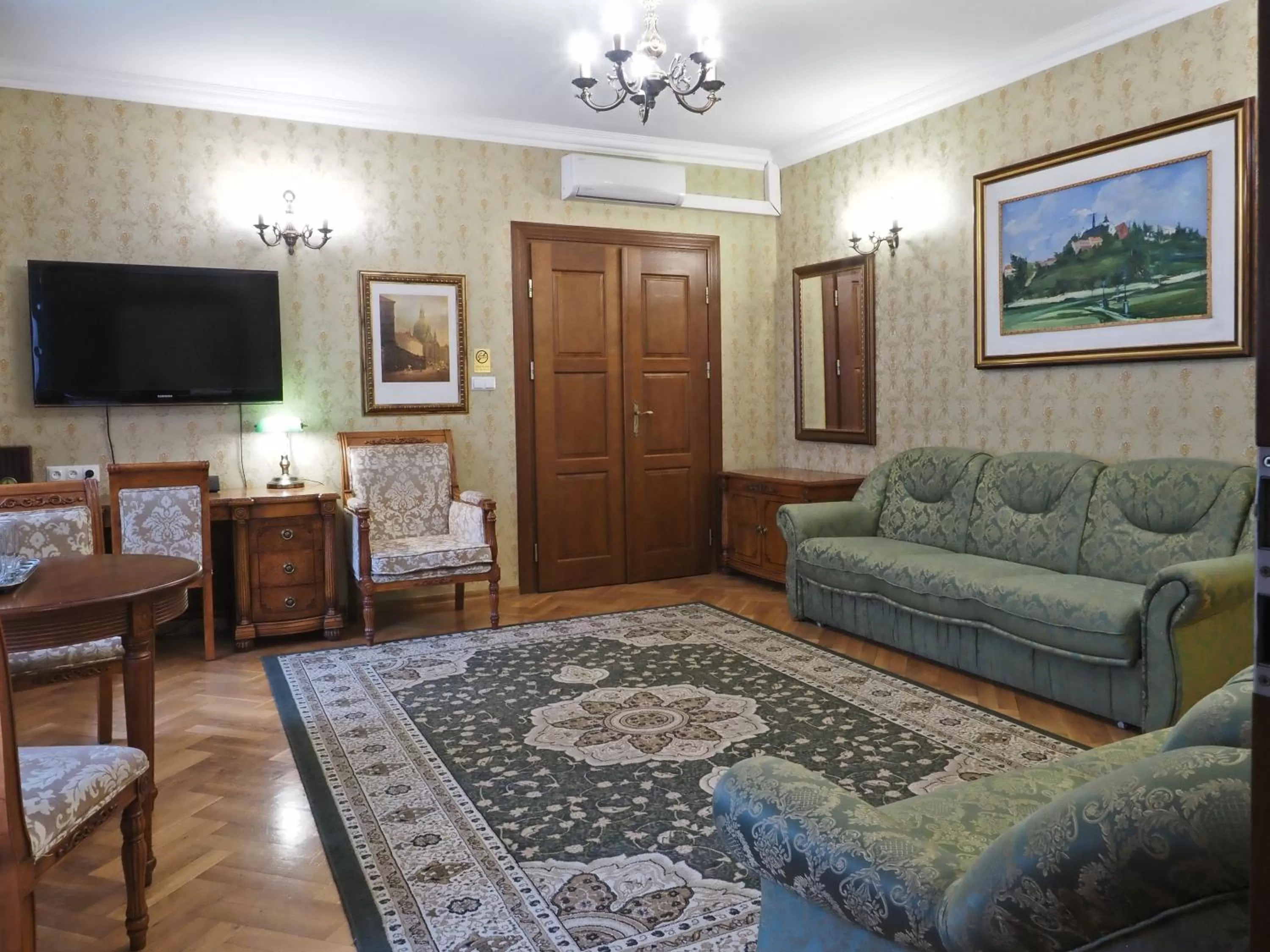 TV and multimedia in Hotel Sarmata Zespół Dworski