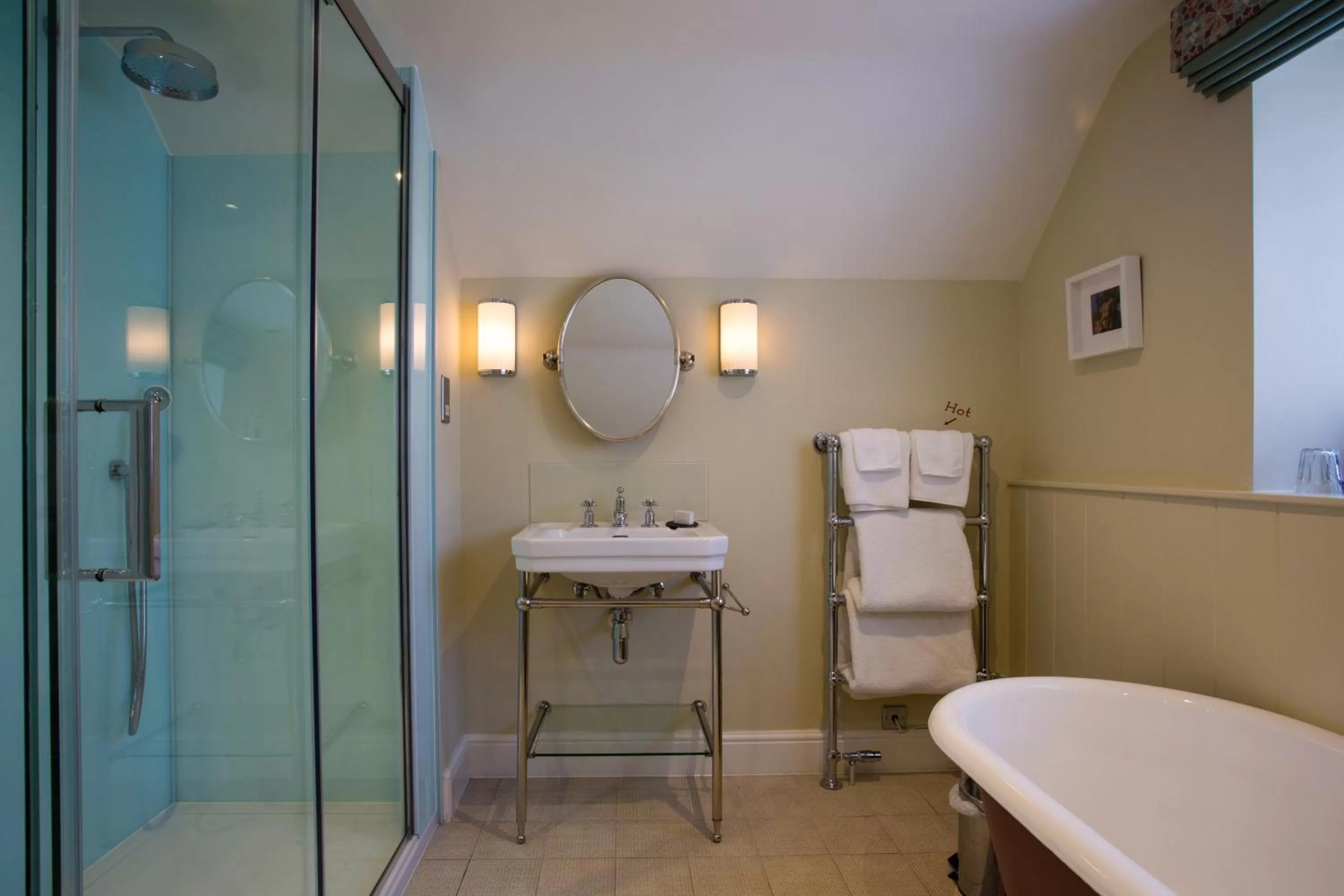 Bathroom in The Boot at Barnsley