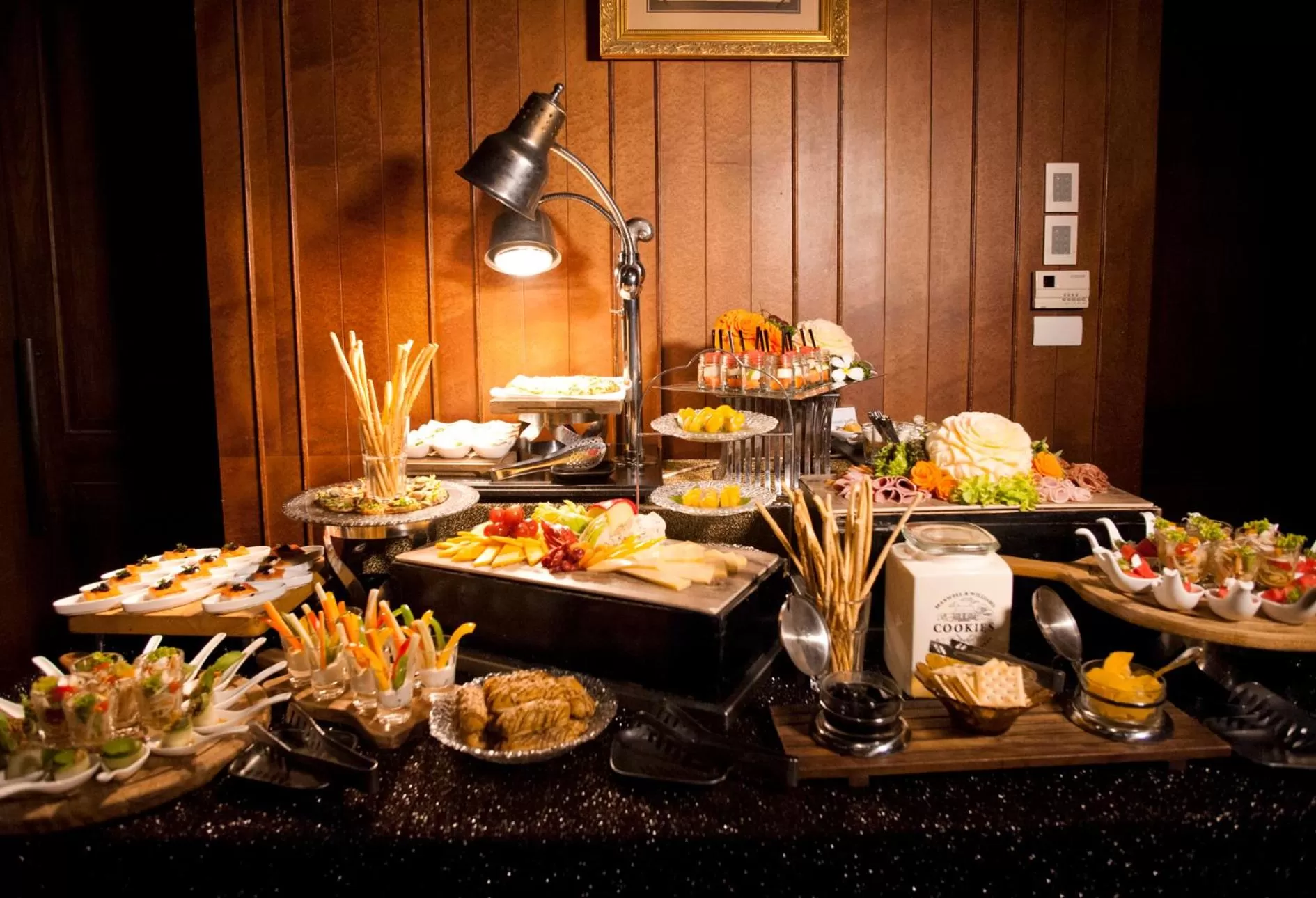 Lounge or bar in Hotel Muse Bangkok Langsuan - MGallery