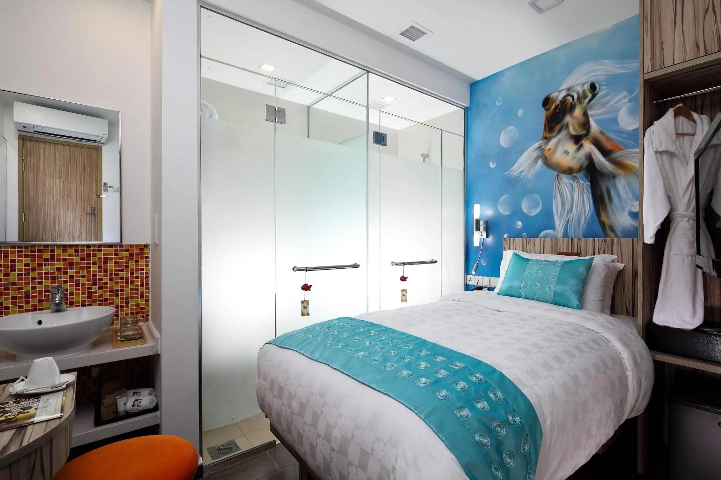 Photo of the whole room, Bed in Hotel Clover The Arts