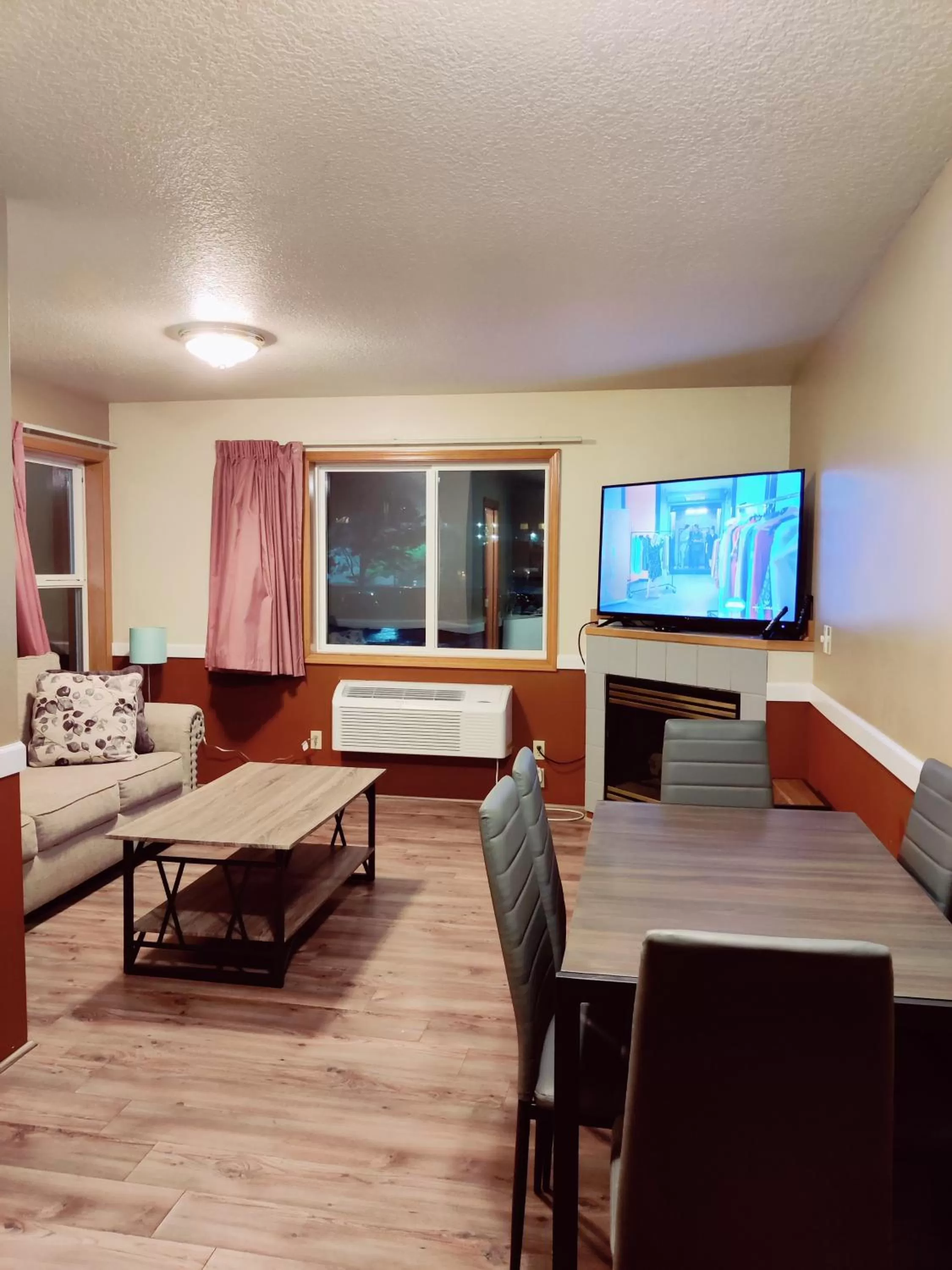 TV and multimedia in Hillcrest Inn