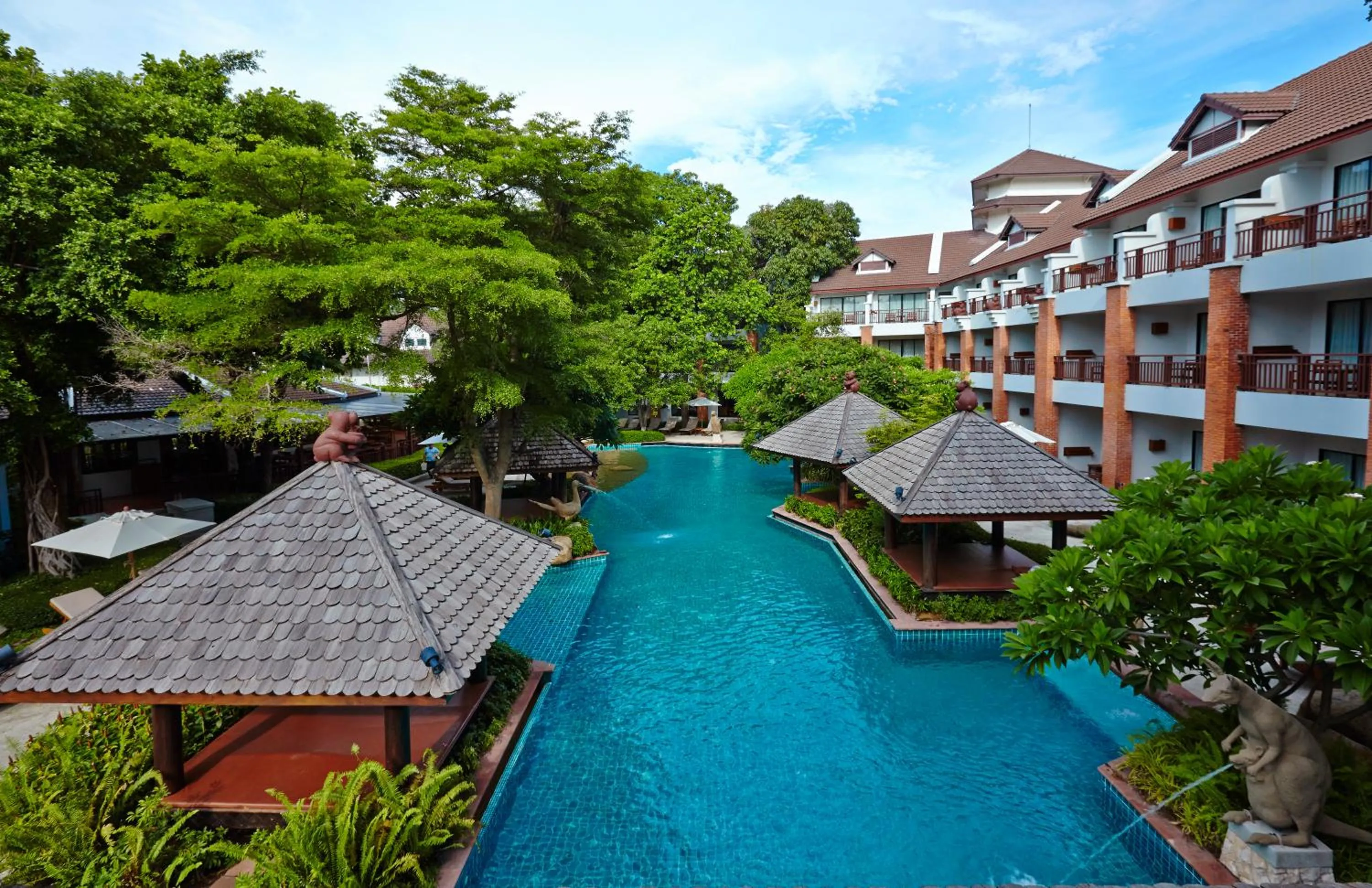 Property building in Woodlands Hotel and Resort Pattaya