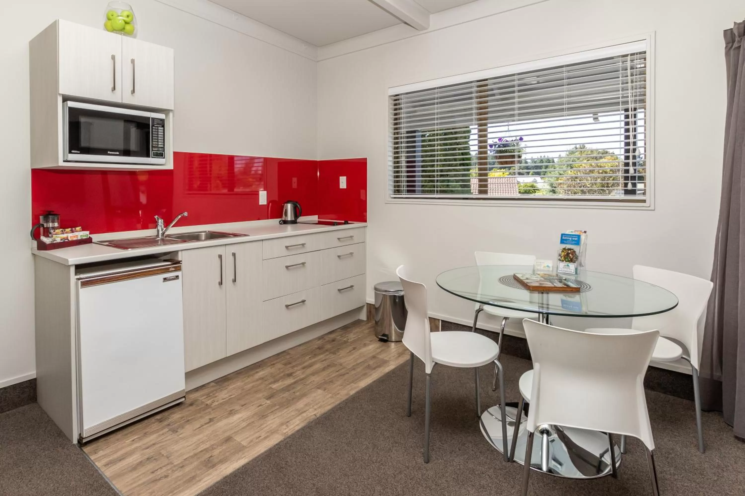 Kitchen or kitchenette in ASURE Explorer Motel & Apartments