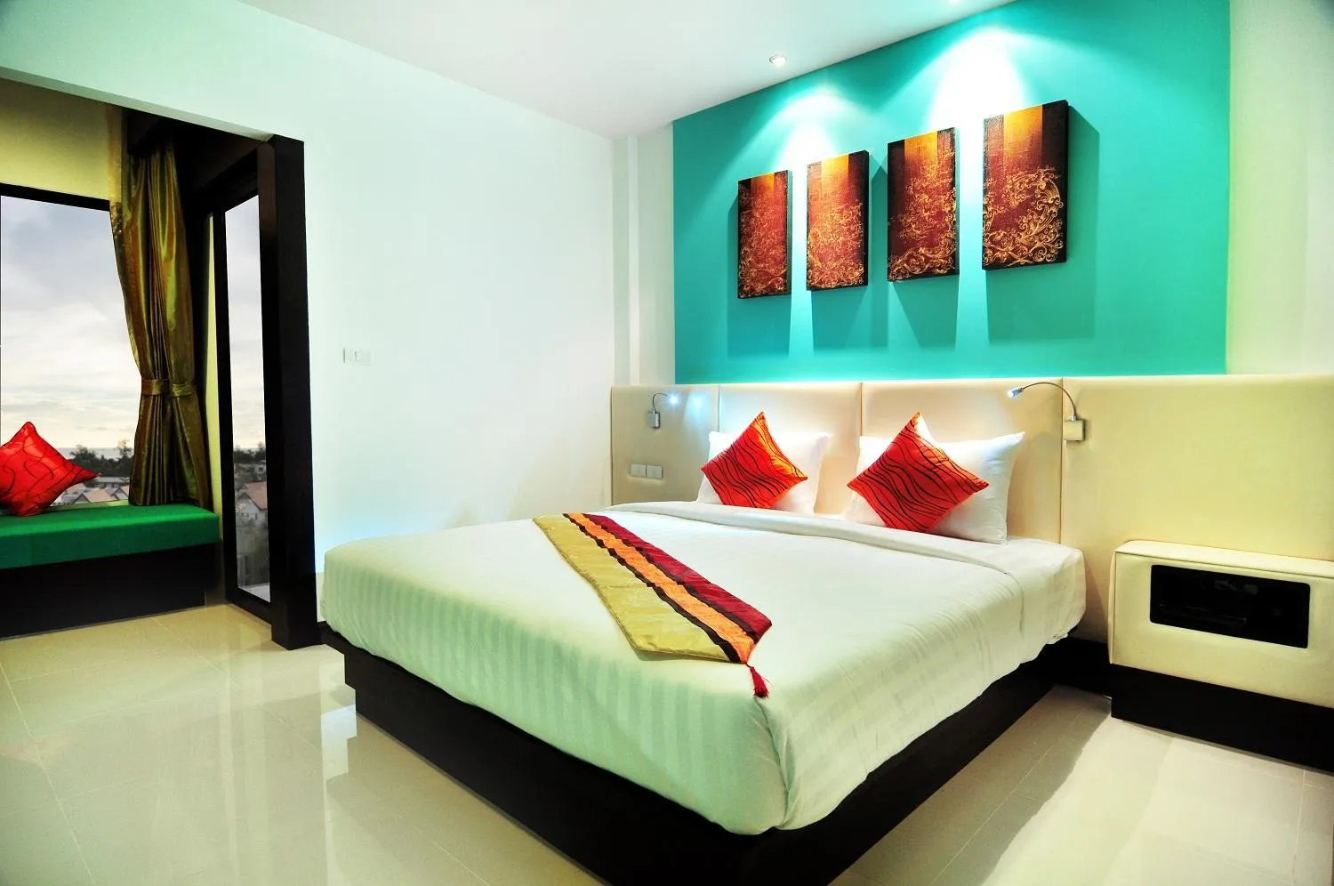 Shower, Bed in The BluEco Hotel SHA Plus