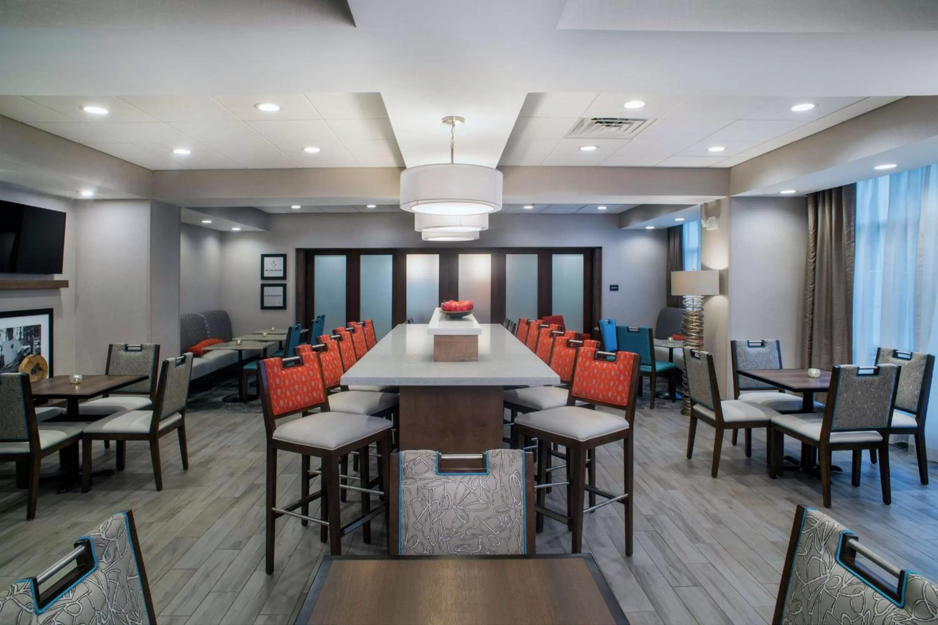 Dining area in Hampton Inn Gulf Shores